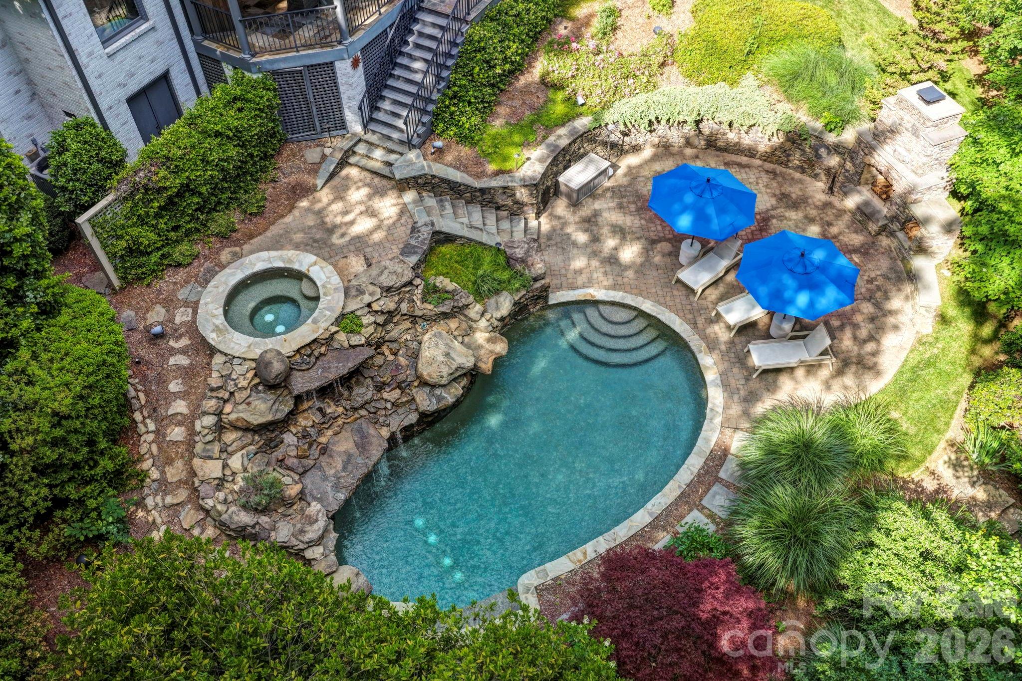 main property photo 40