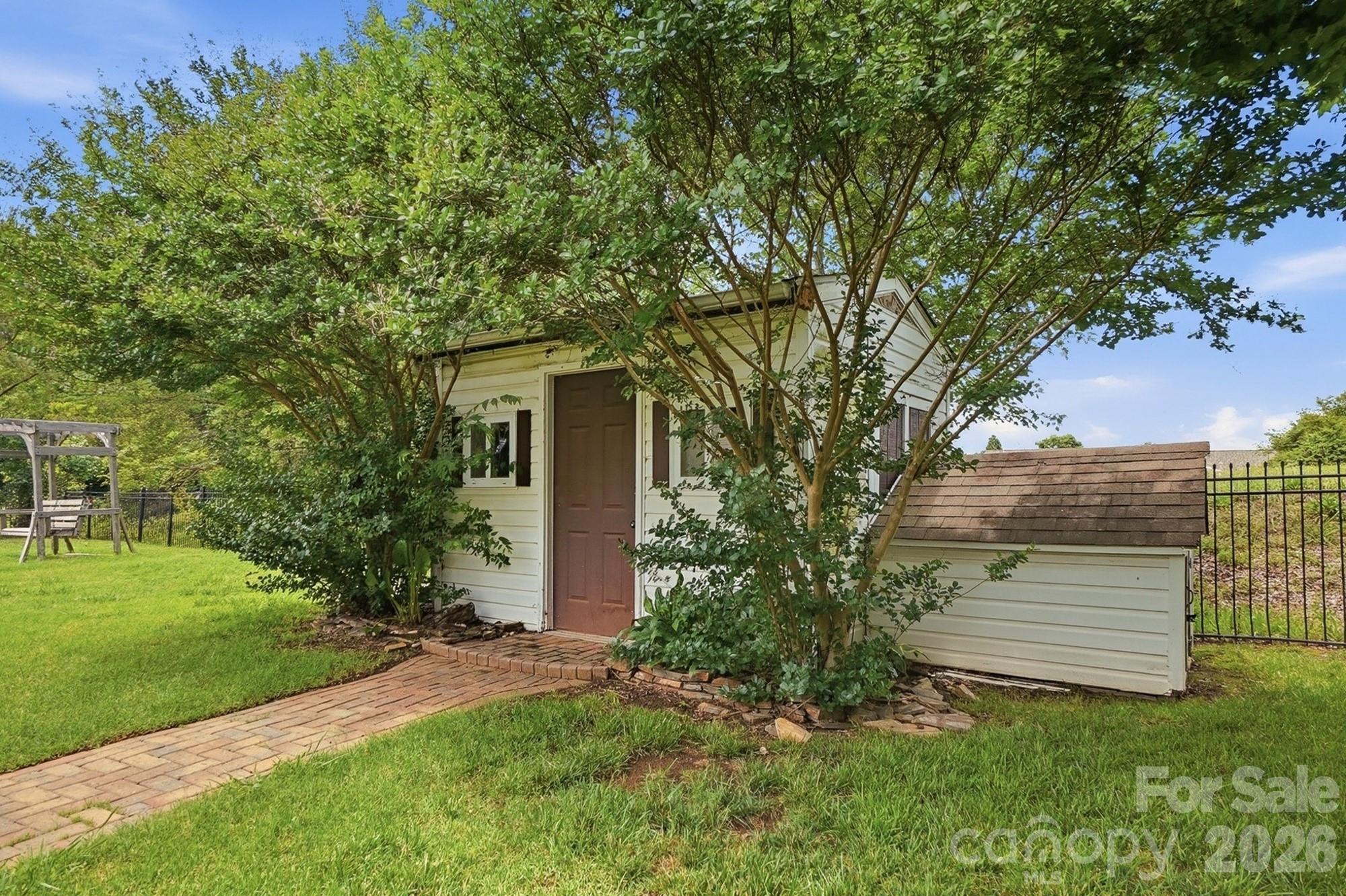 main property photo 41