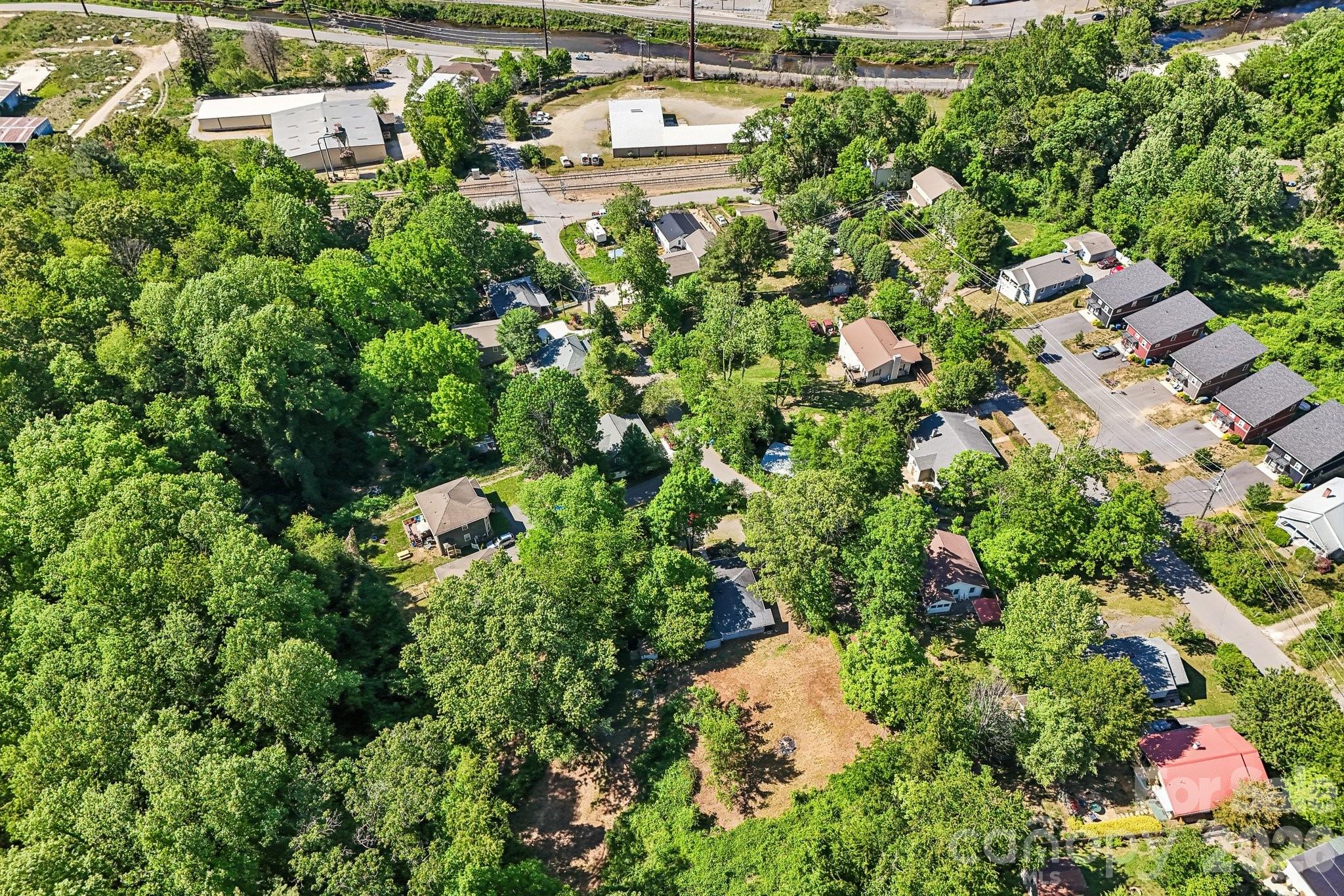 main property photo 30