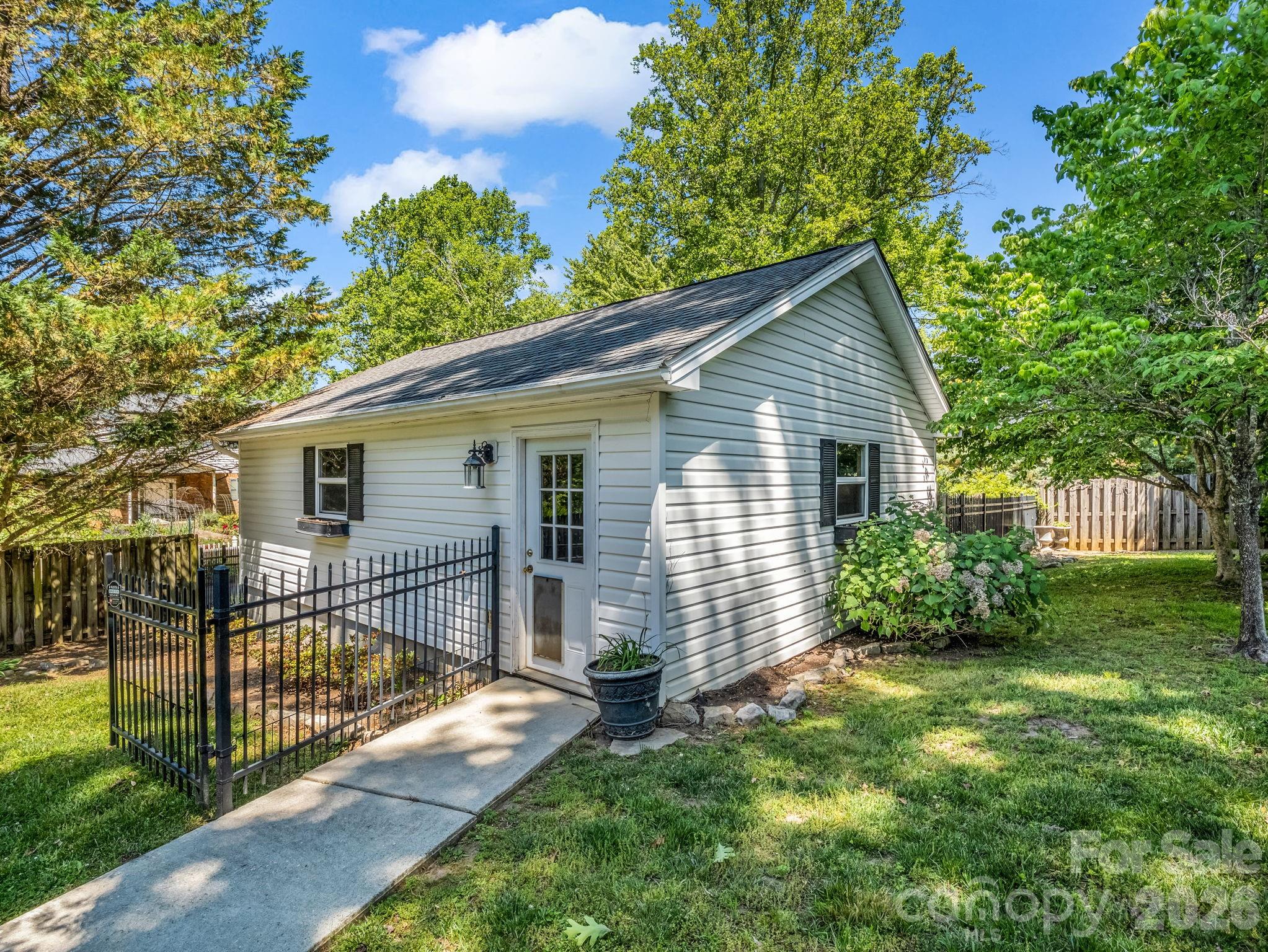 main property photo 7