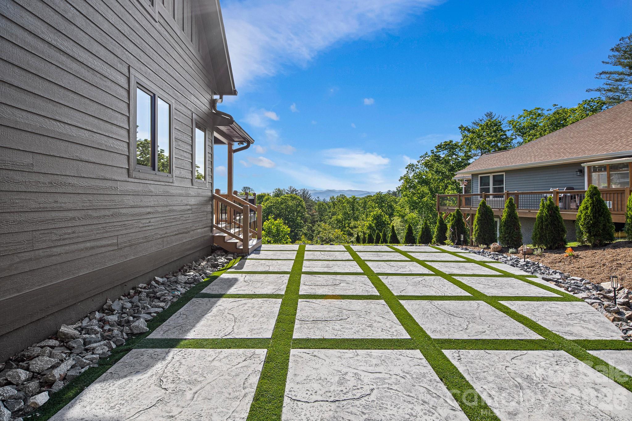 main property photo 30