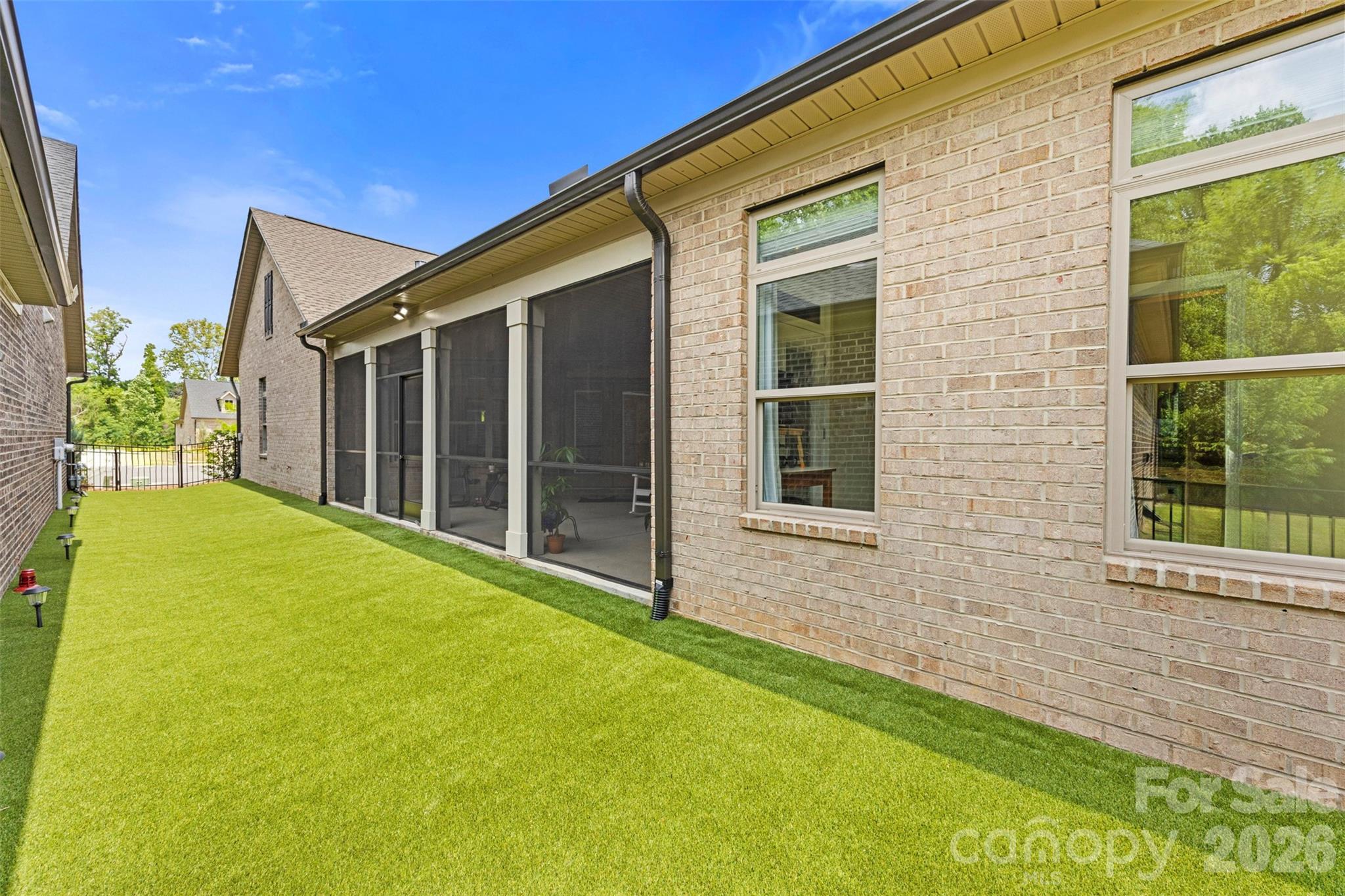 main property photo 28