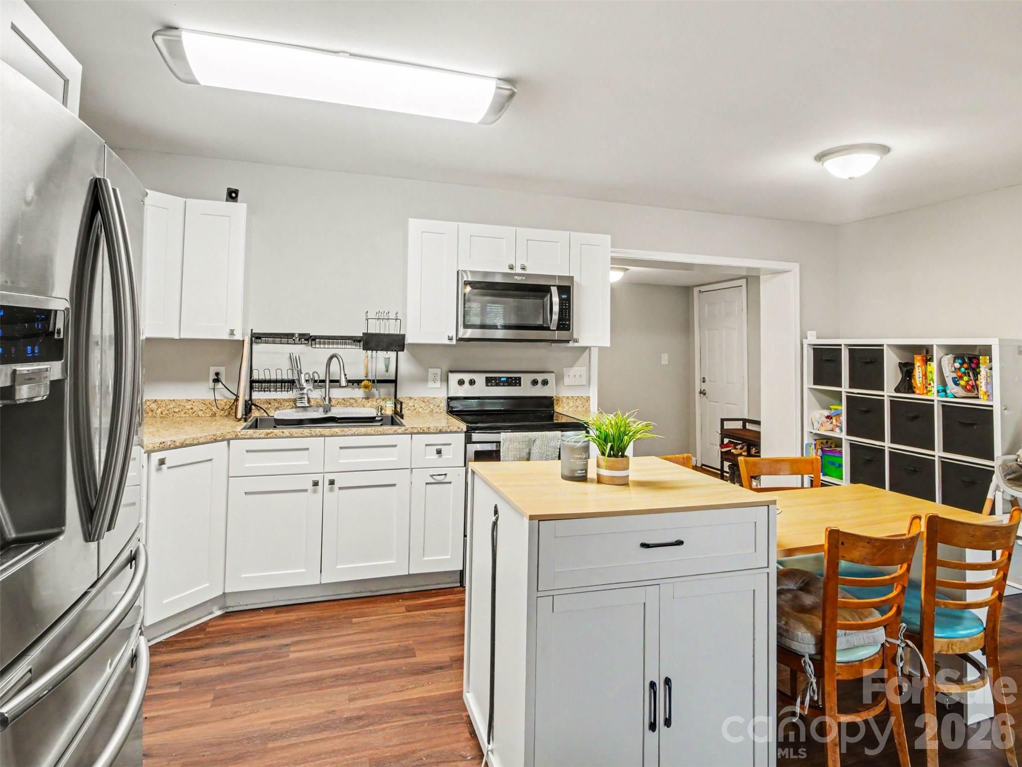 main property photo 8