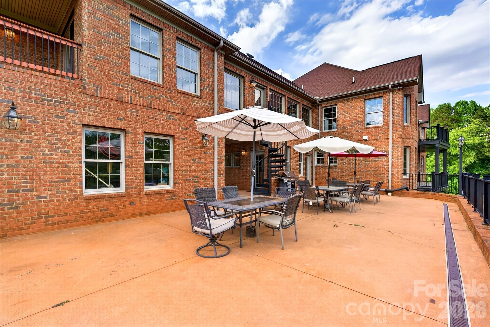 main property photo 35