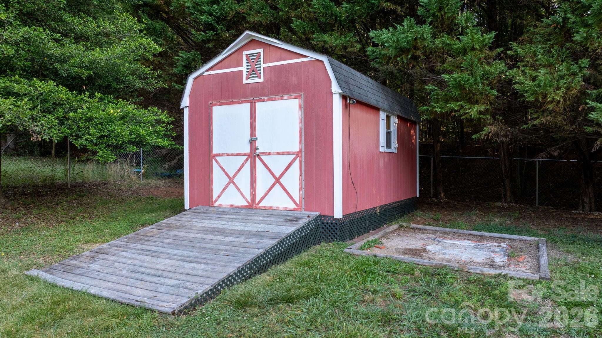 main property photo 32