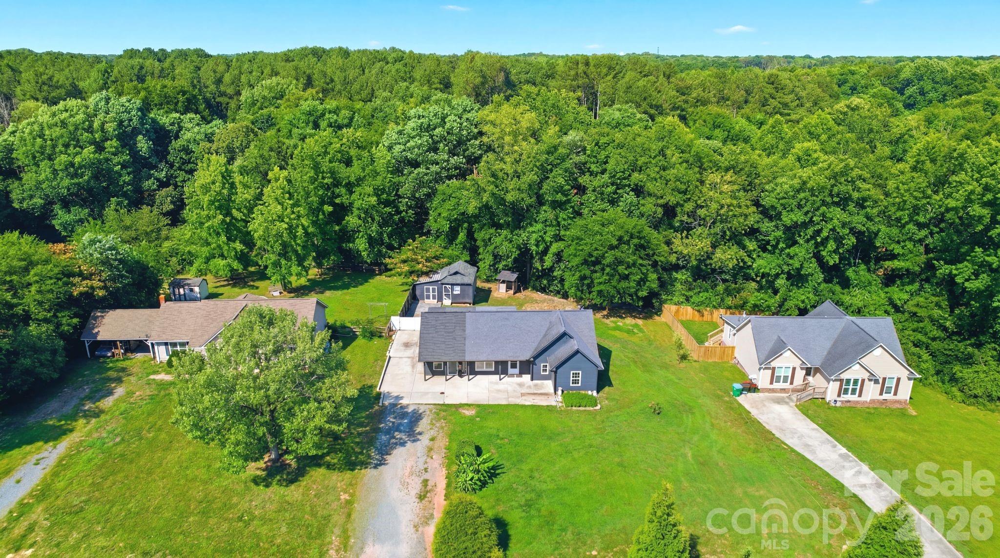main property photo 28