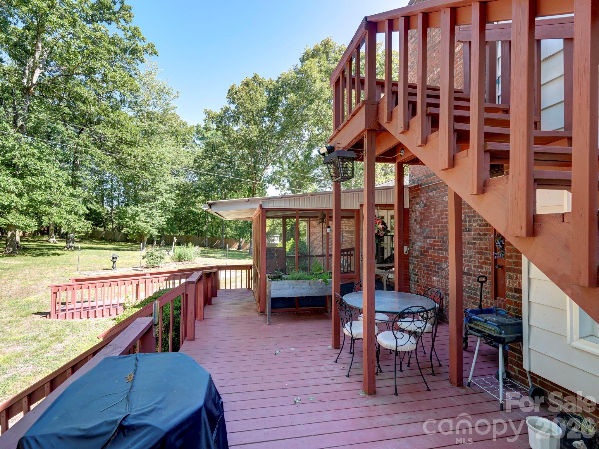 main property photo 40