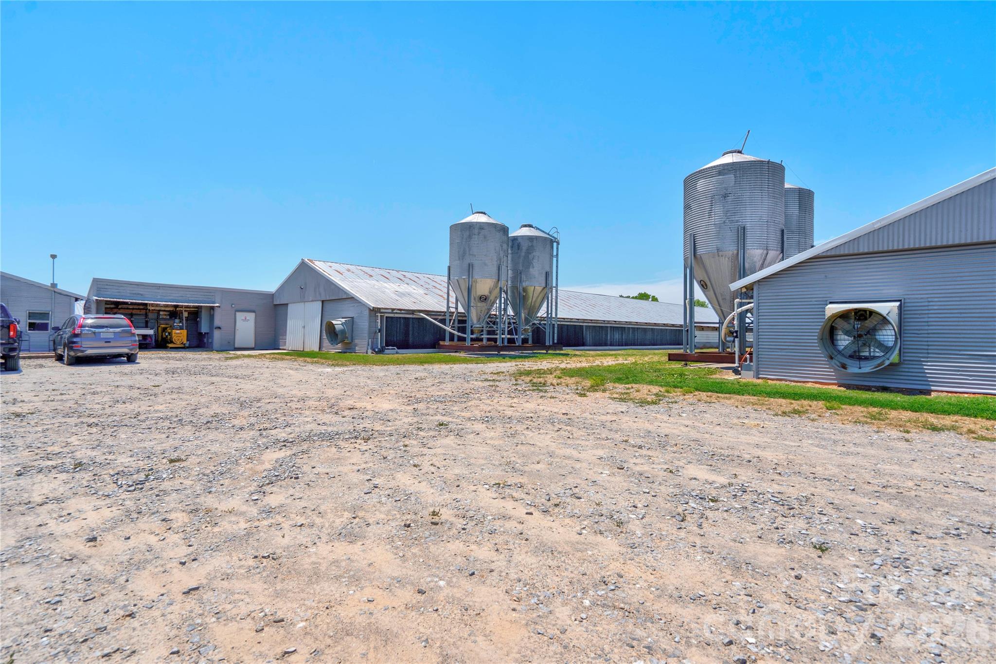 main property photo 36