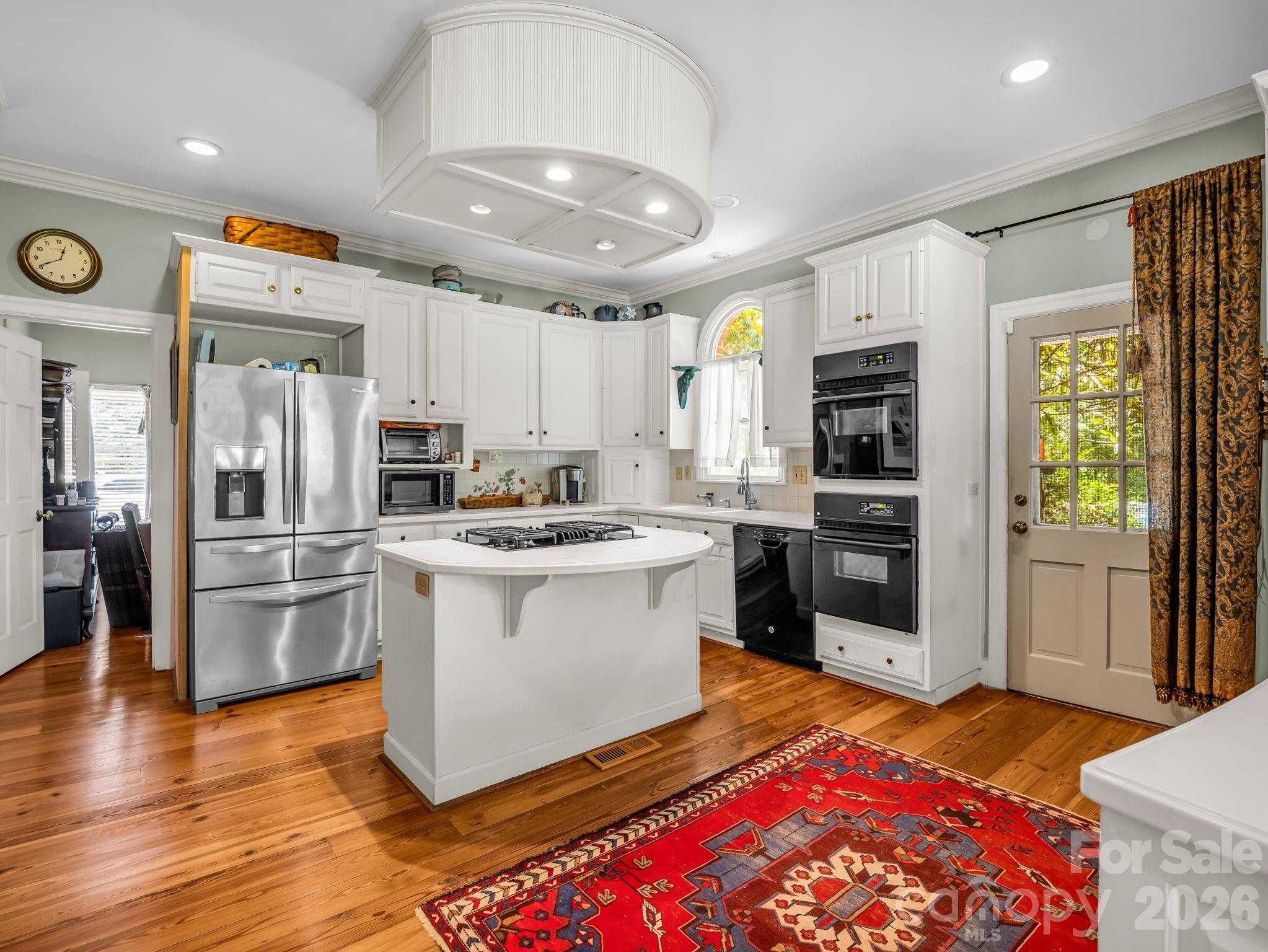 main property photo 9