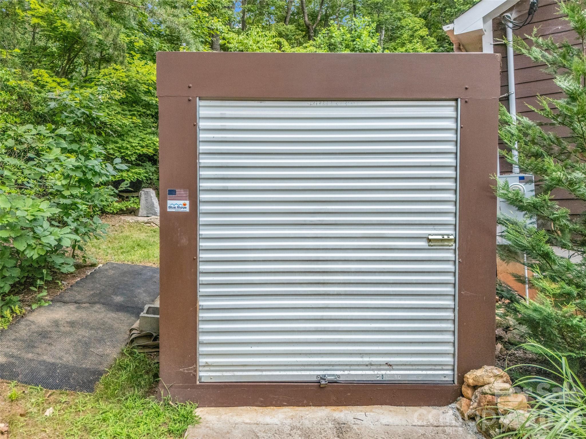 main property photo 33