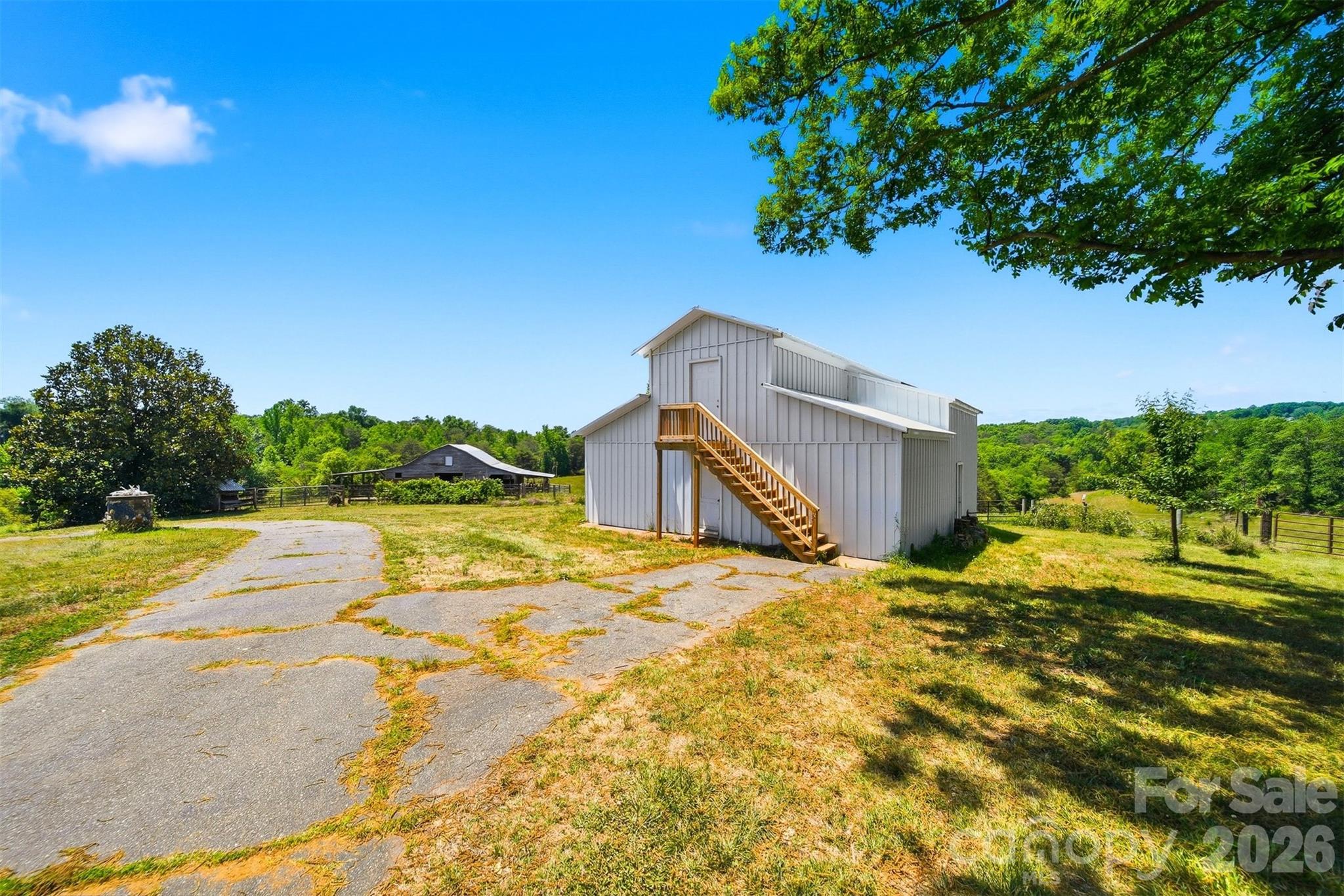 main property photo 4