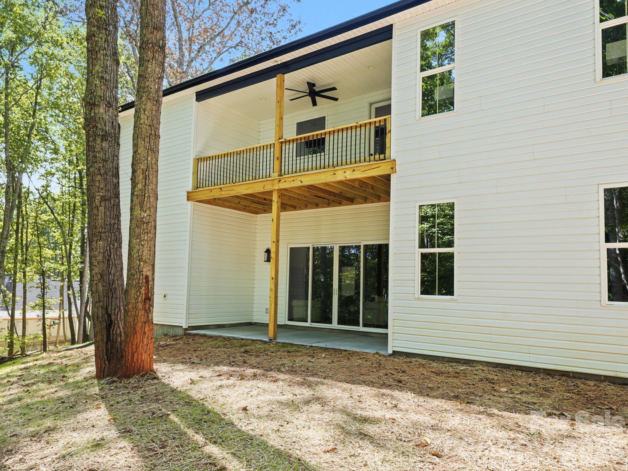 main property photo 40