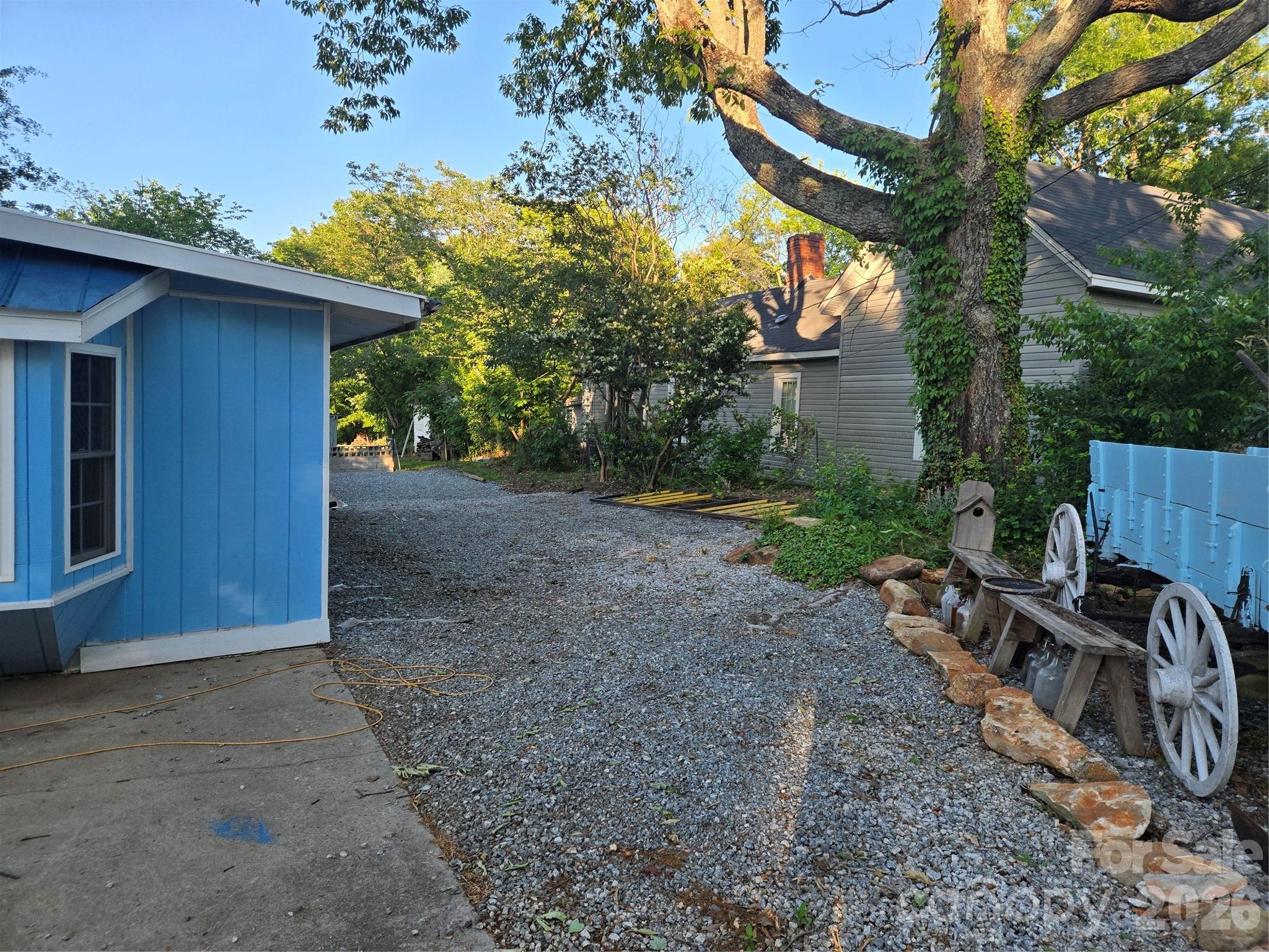 main property photo 28