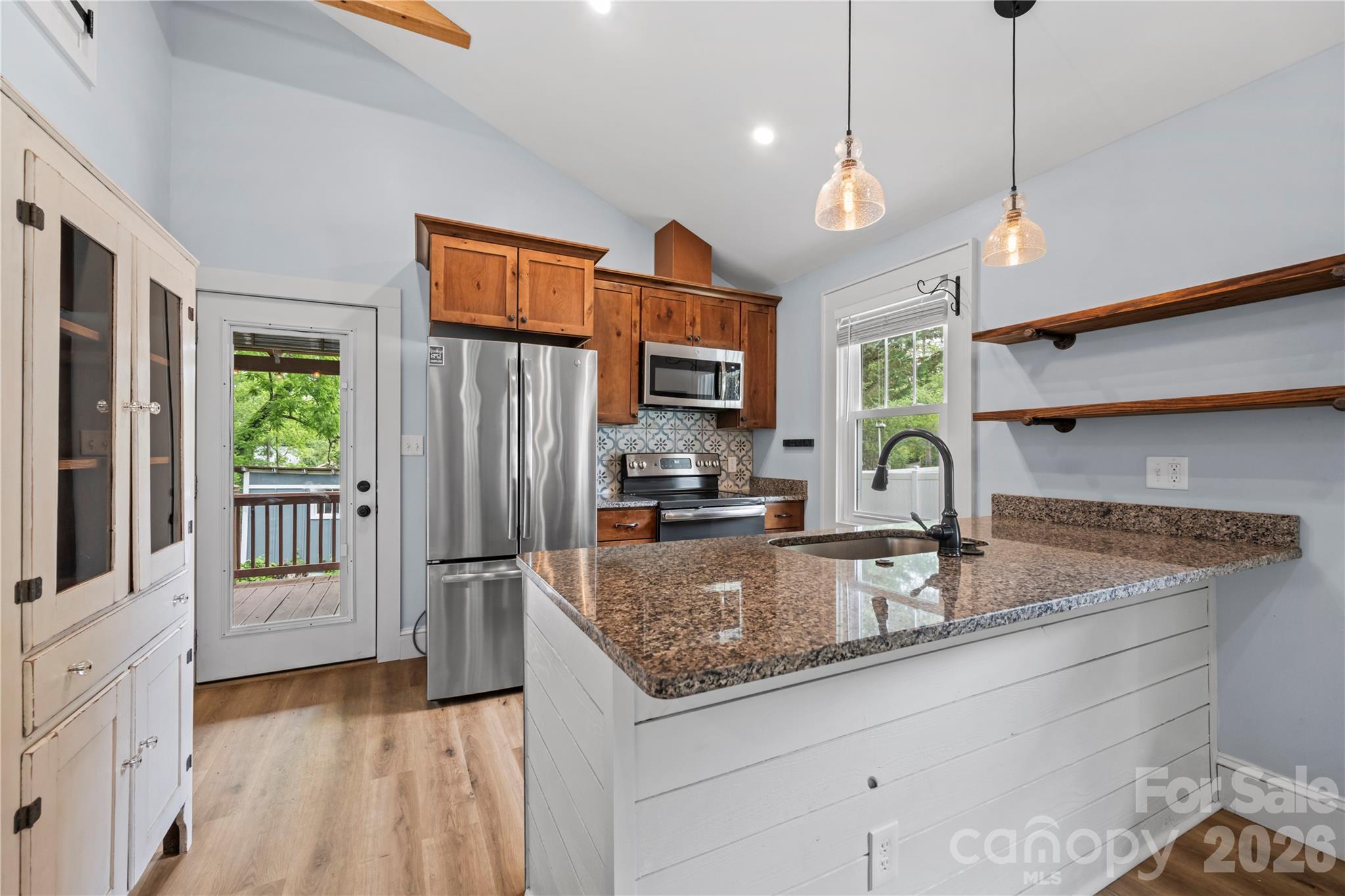 main property photo 7
