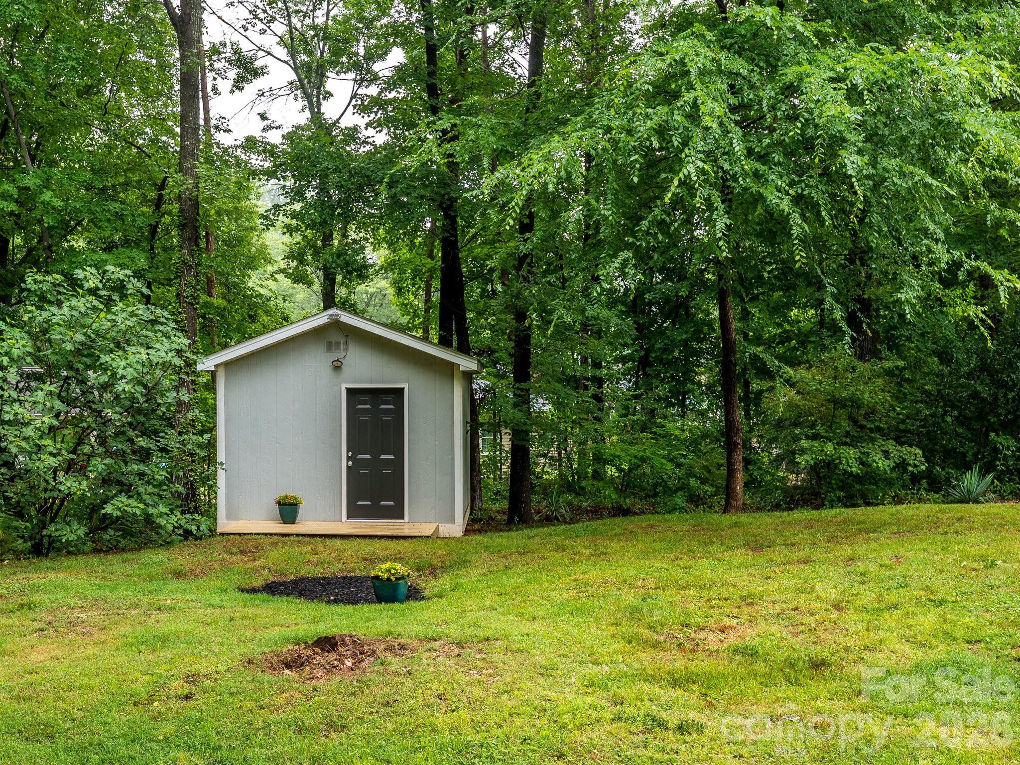 main property photo 28