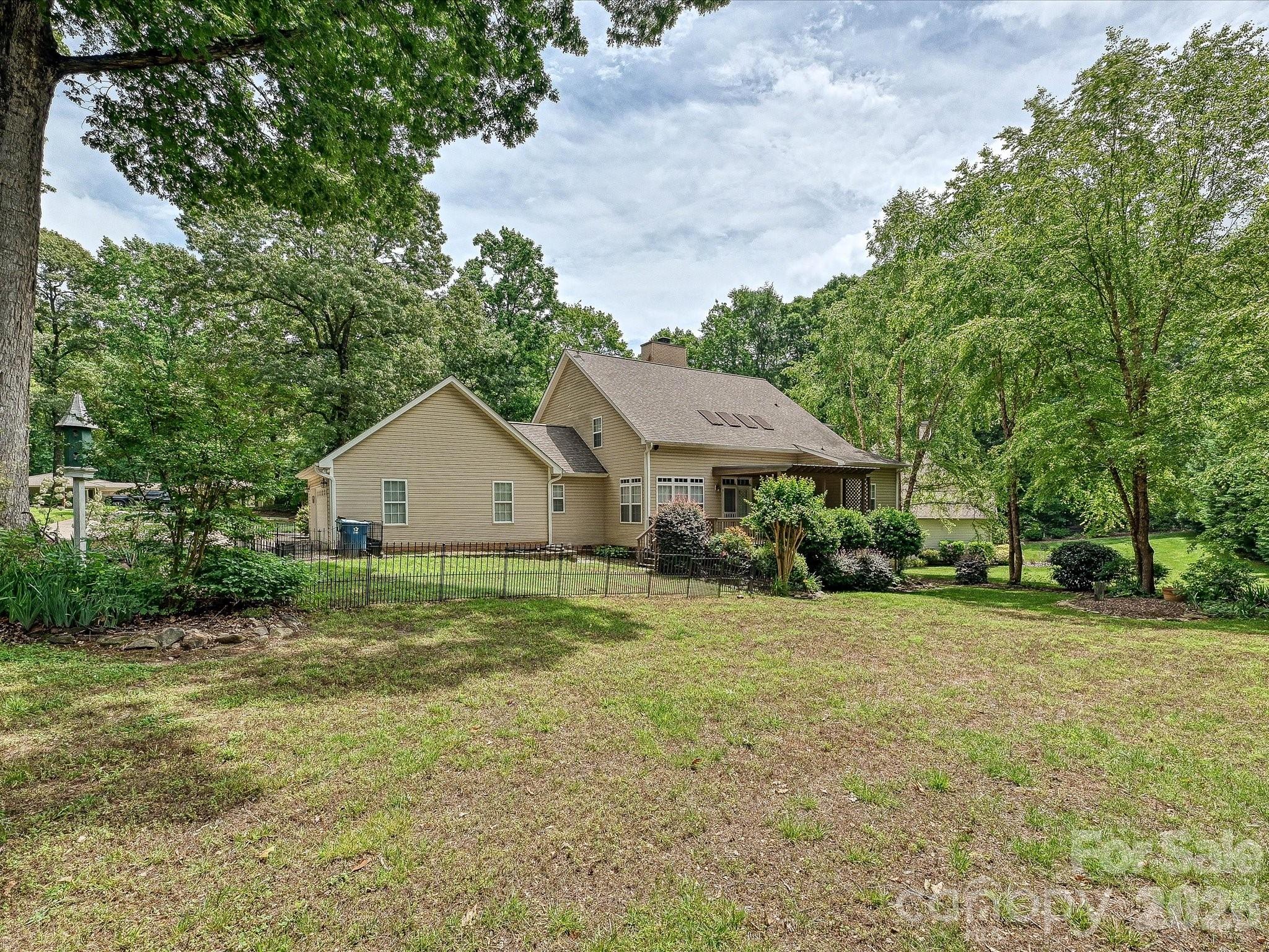 main property photo 31