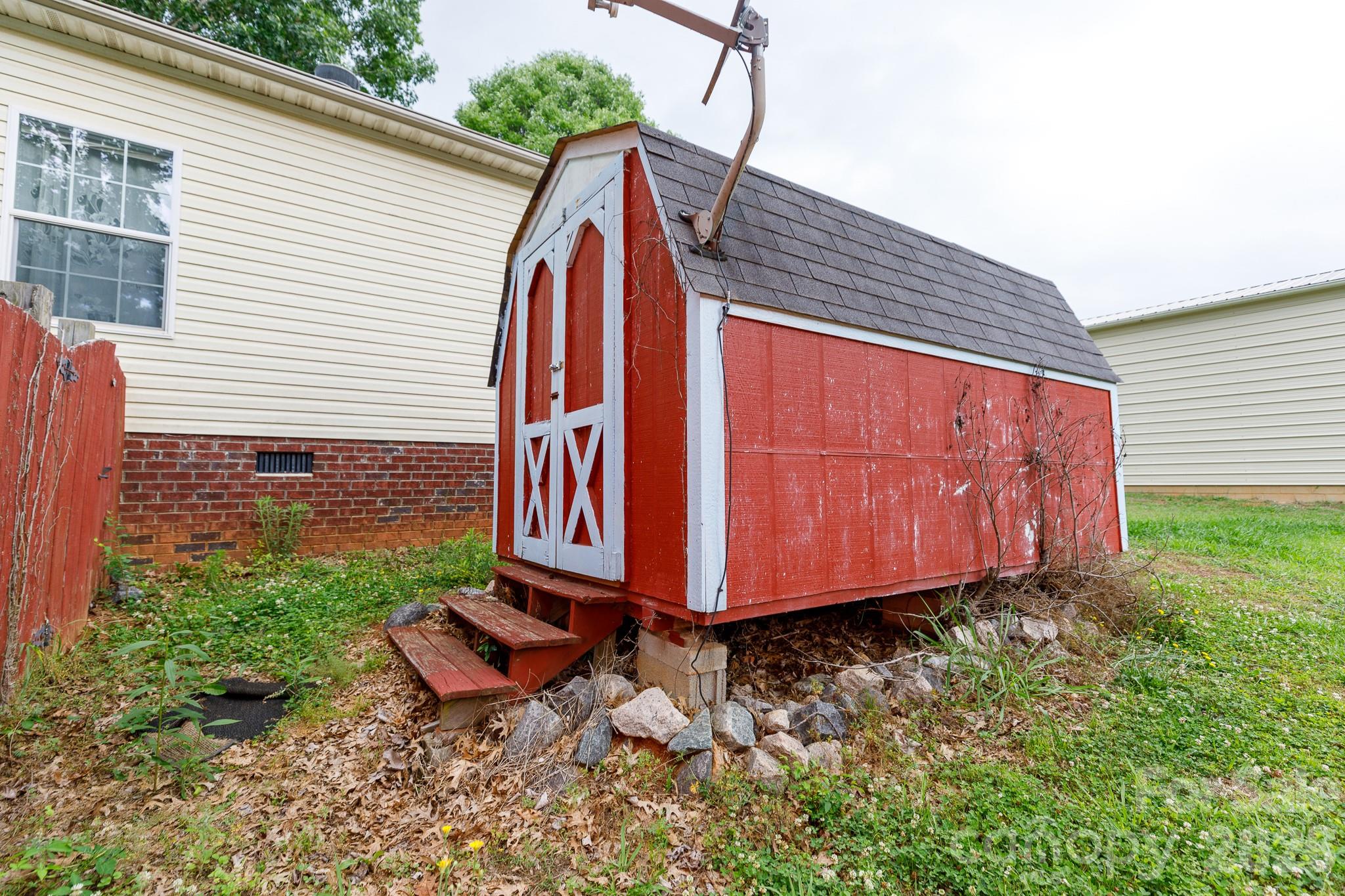 main property photo 25