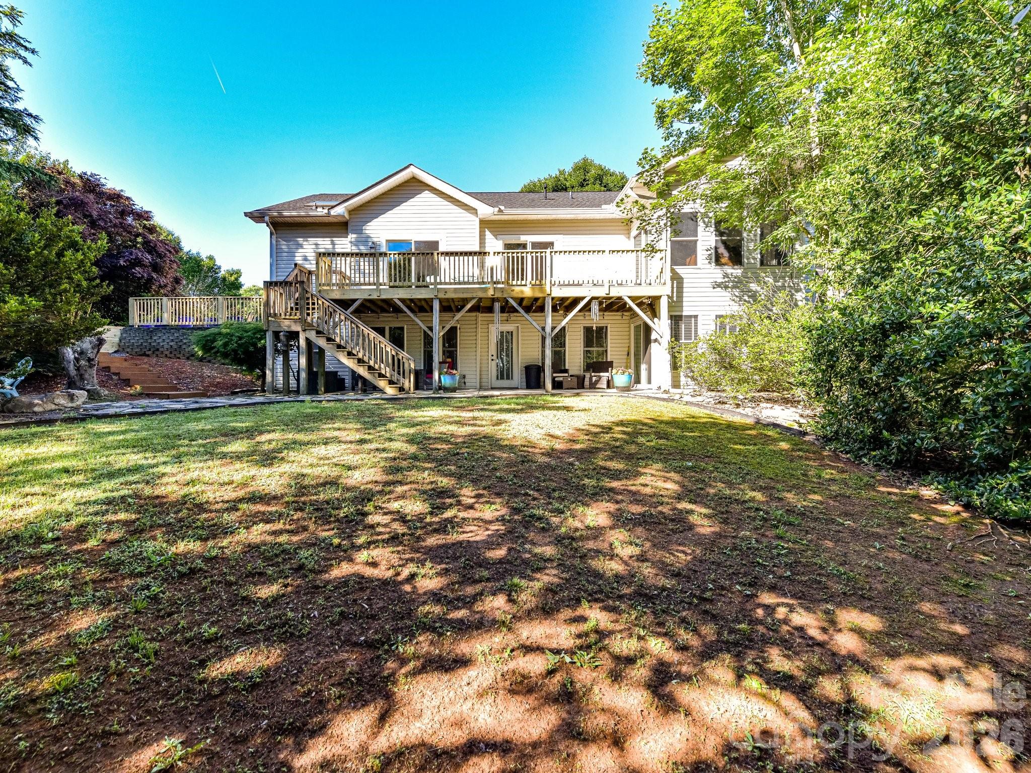 main property photo 10