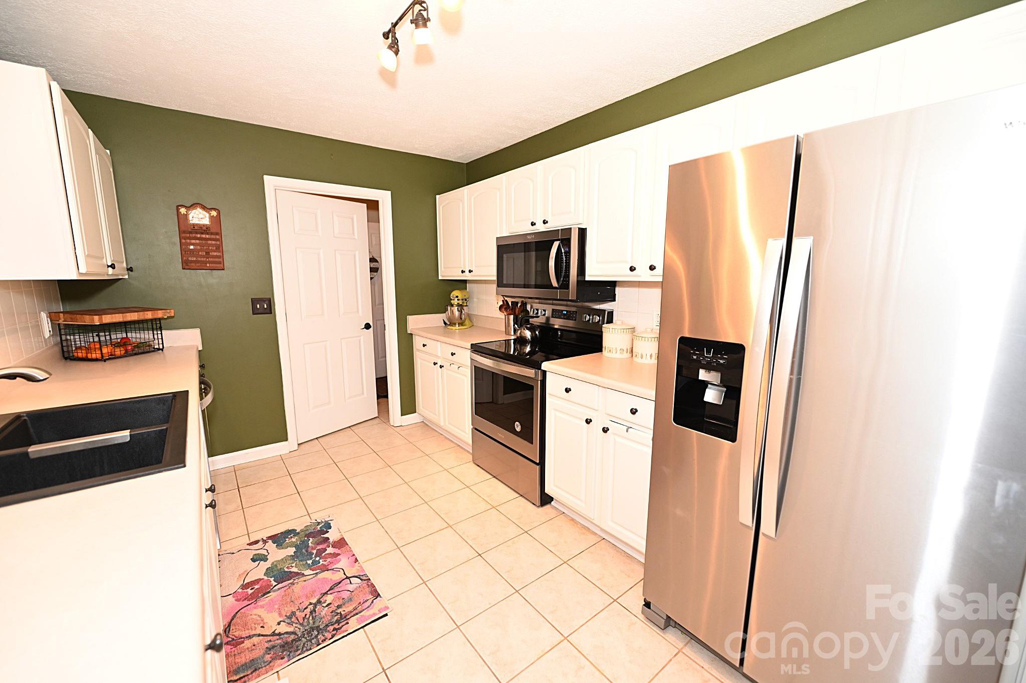 main property photo 13