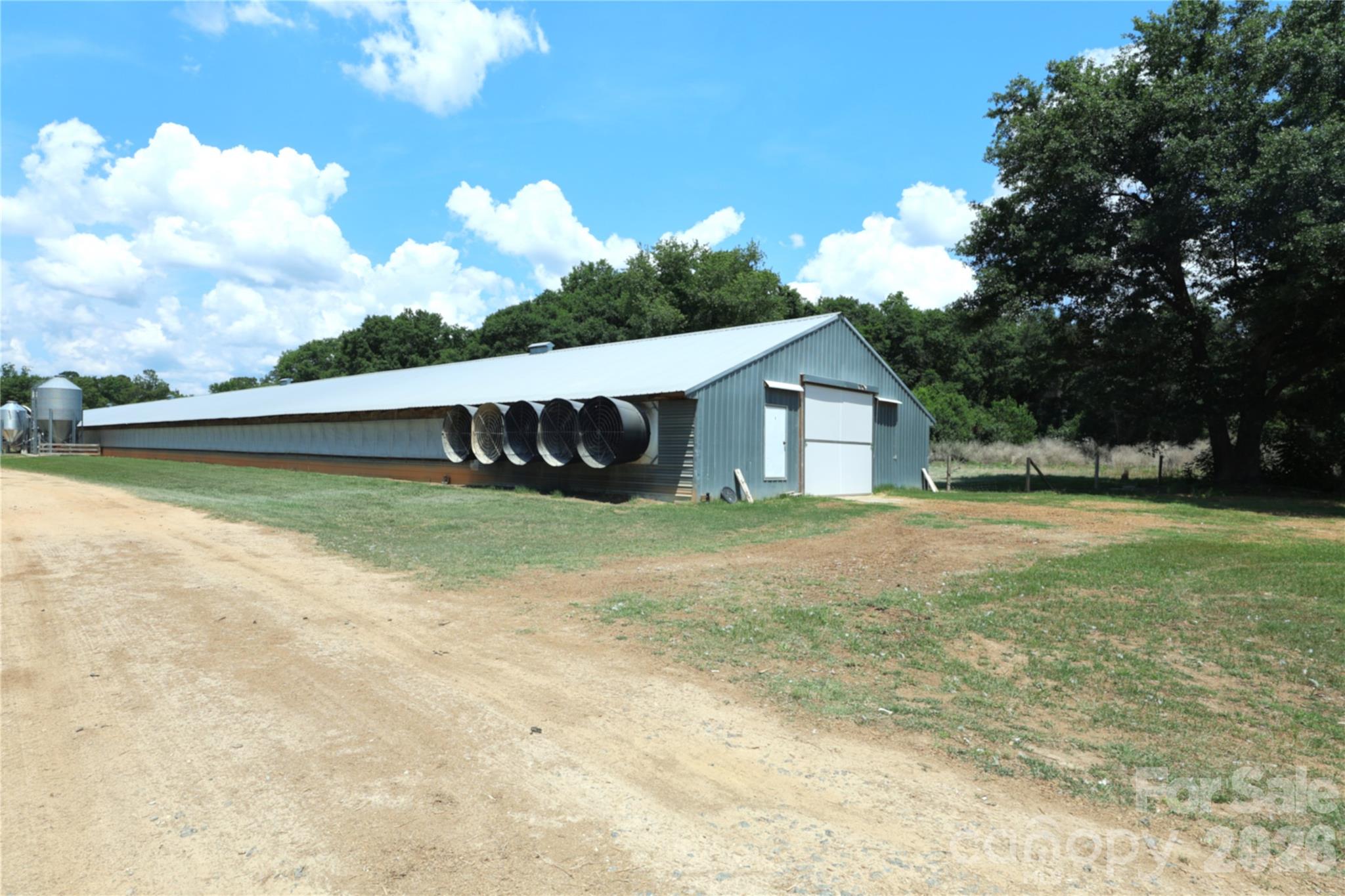 main property photo 40