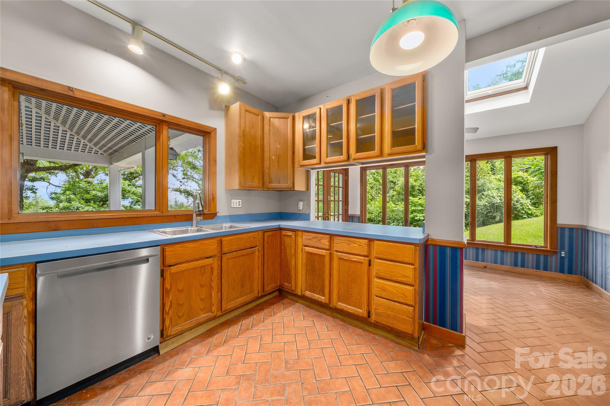 main property photo 13