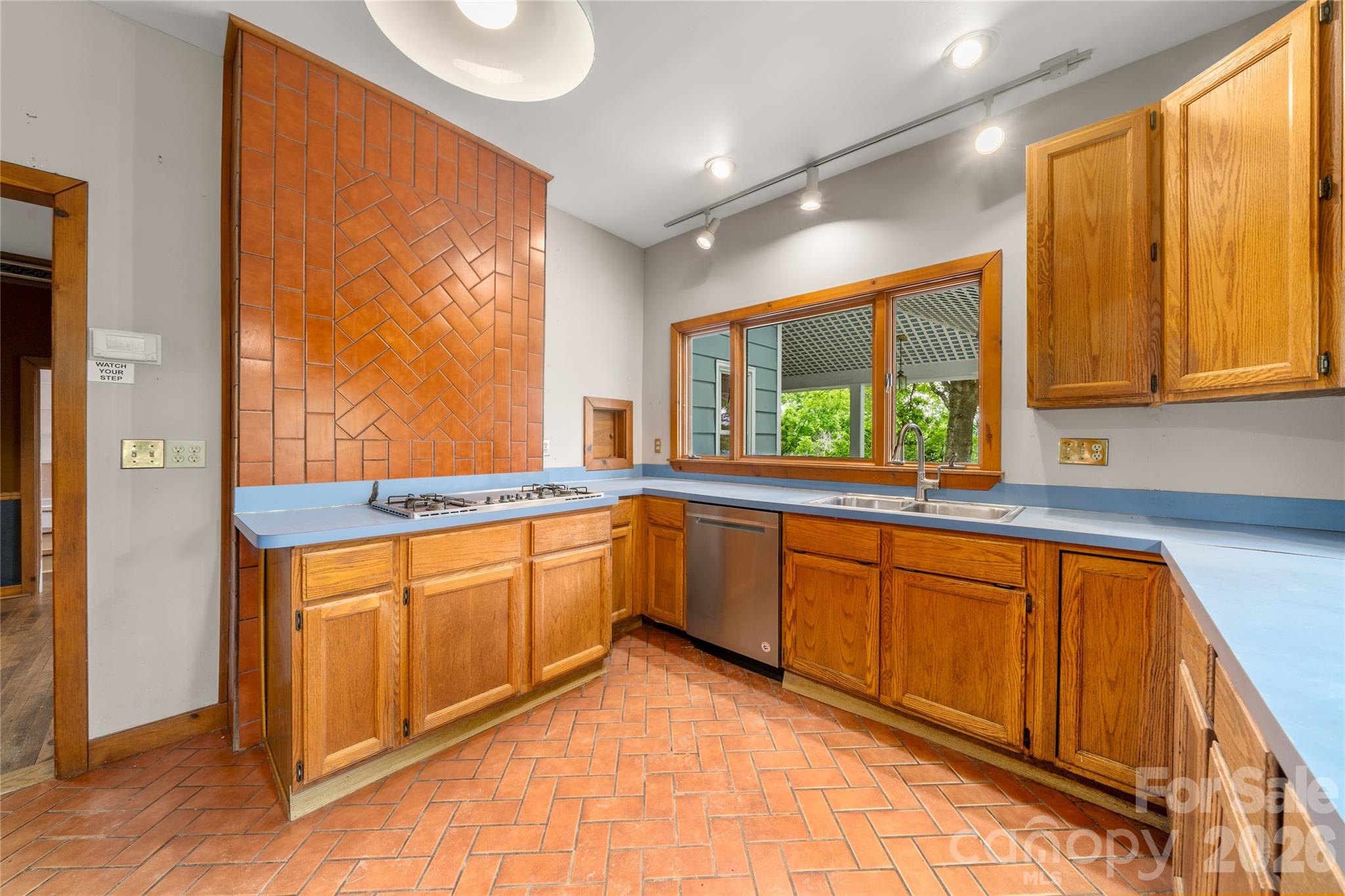 main property photo 14