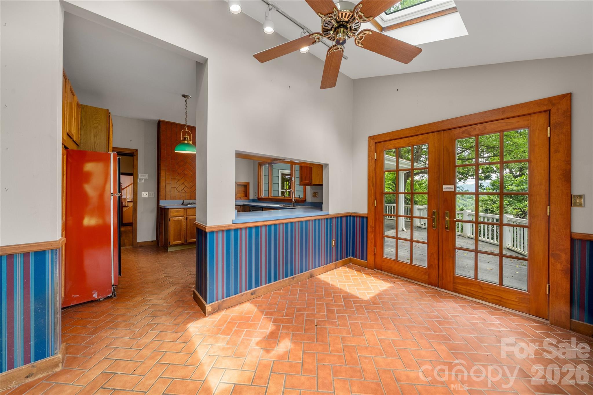 main property photo 16