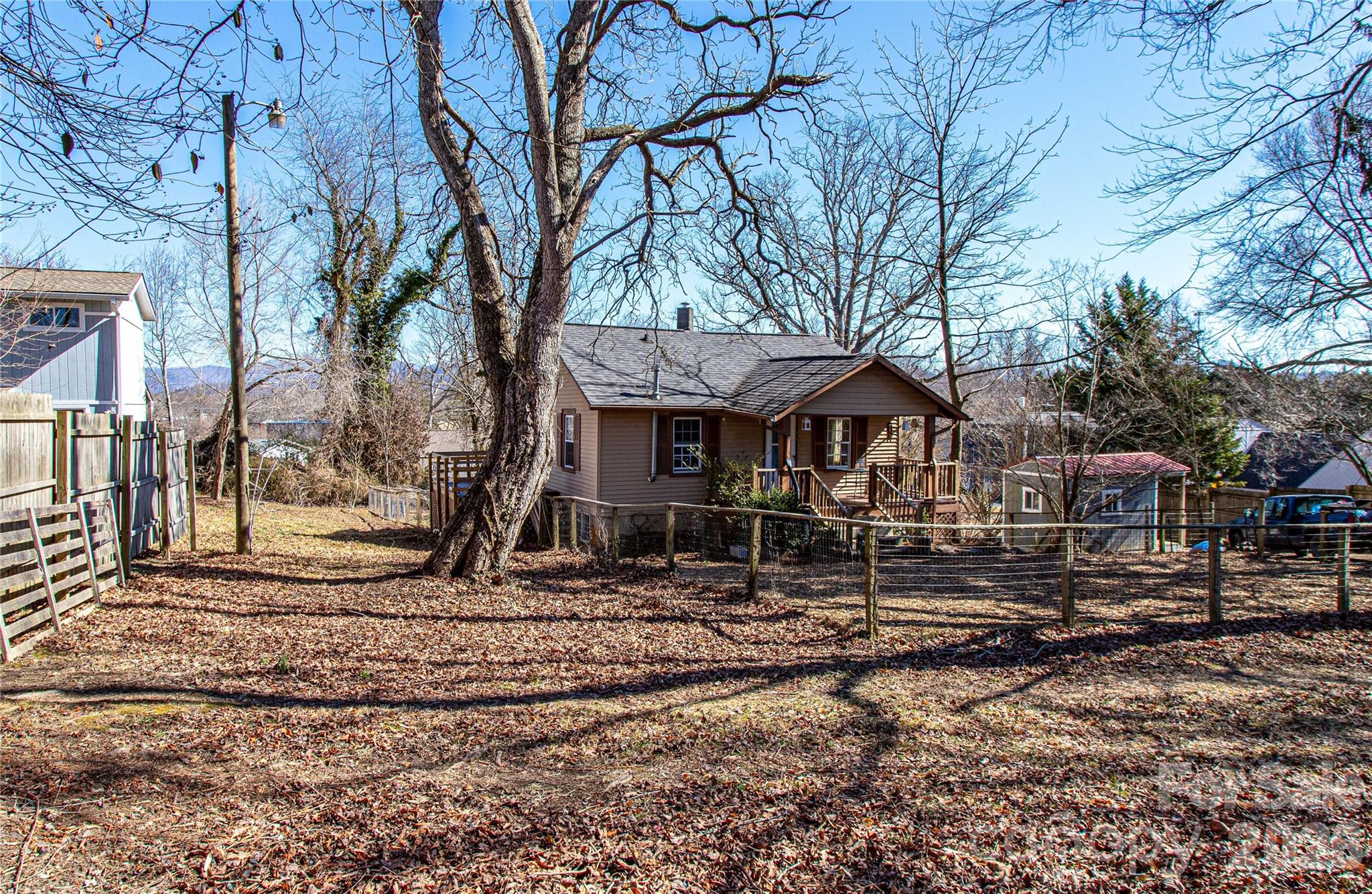 main property photo 33