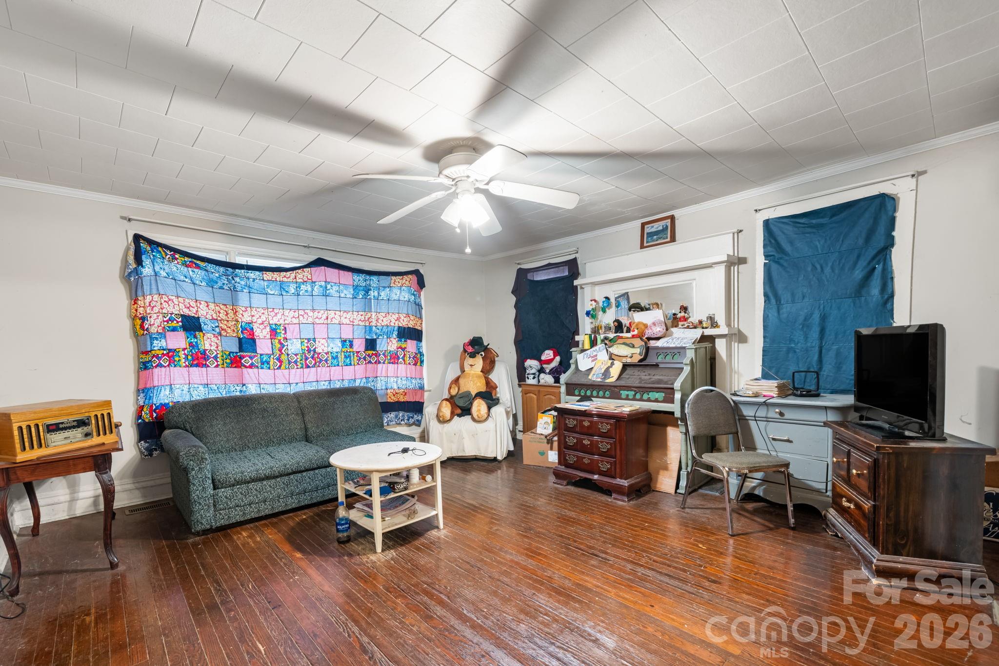 main property photo 9