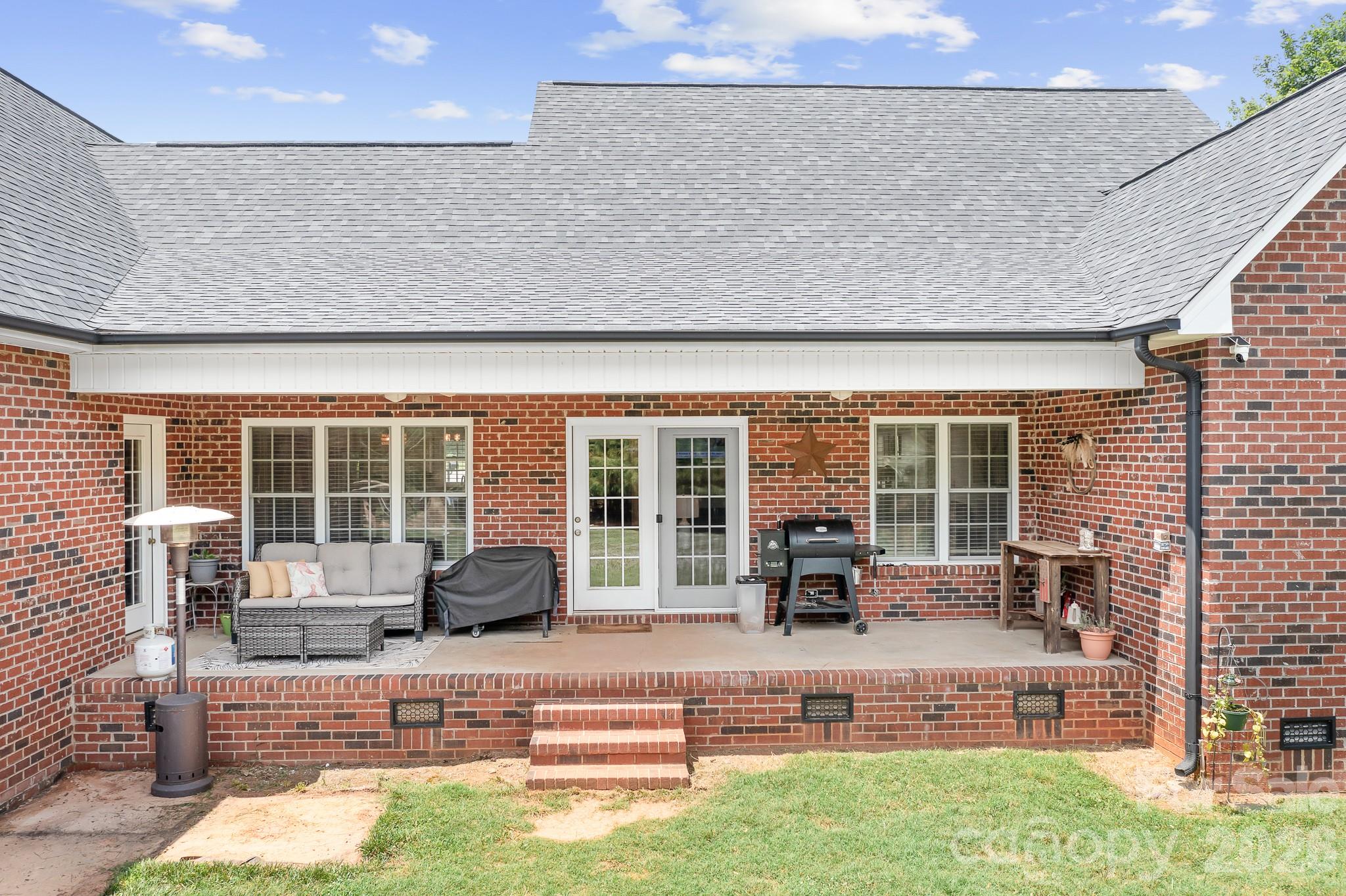 main property photo 25