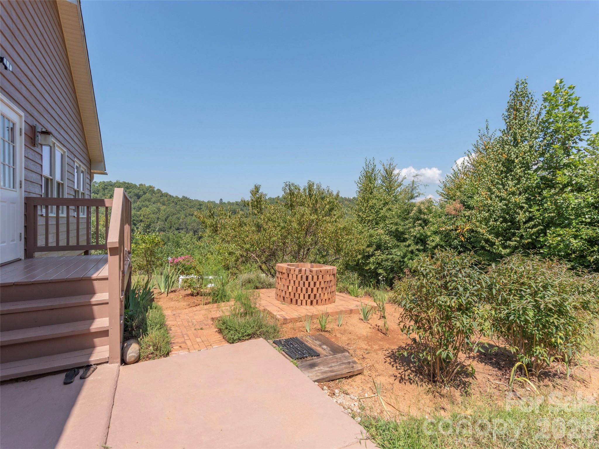 main property photo 28