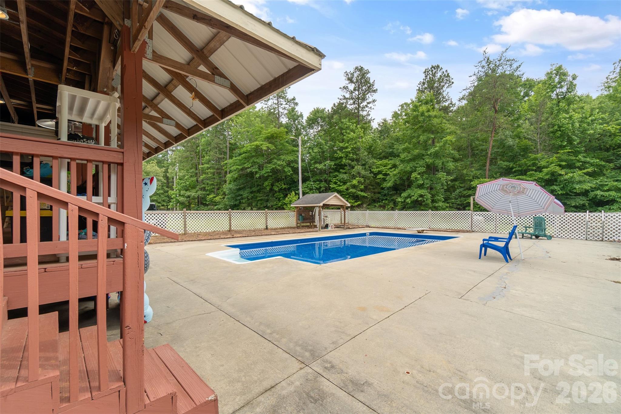 main property photo 10