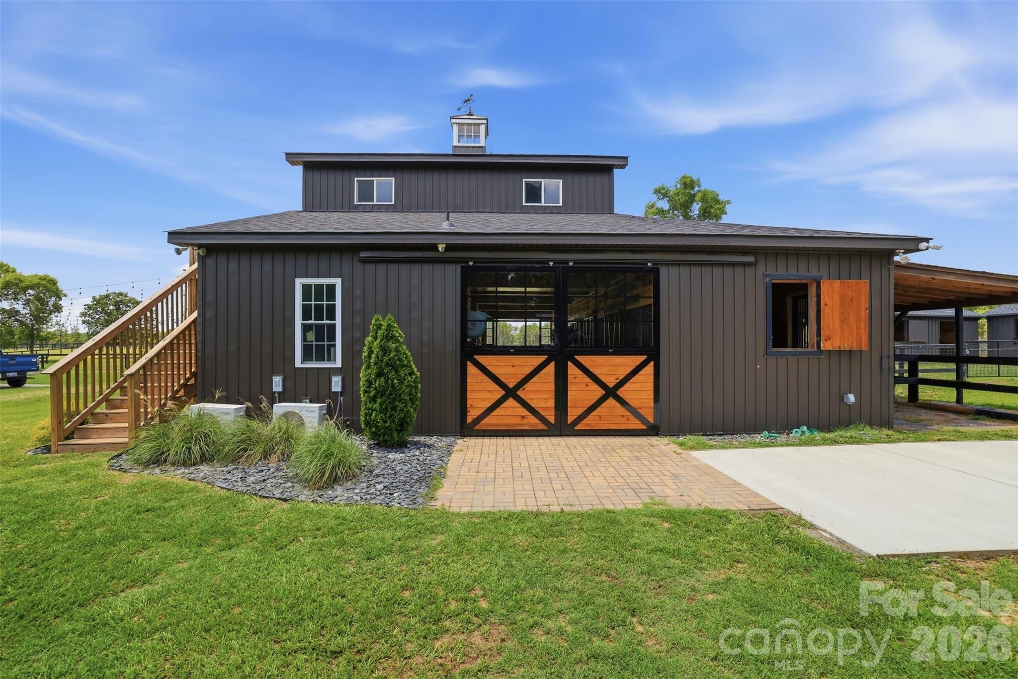 main property photo 9