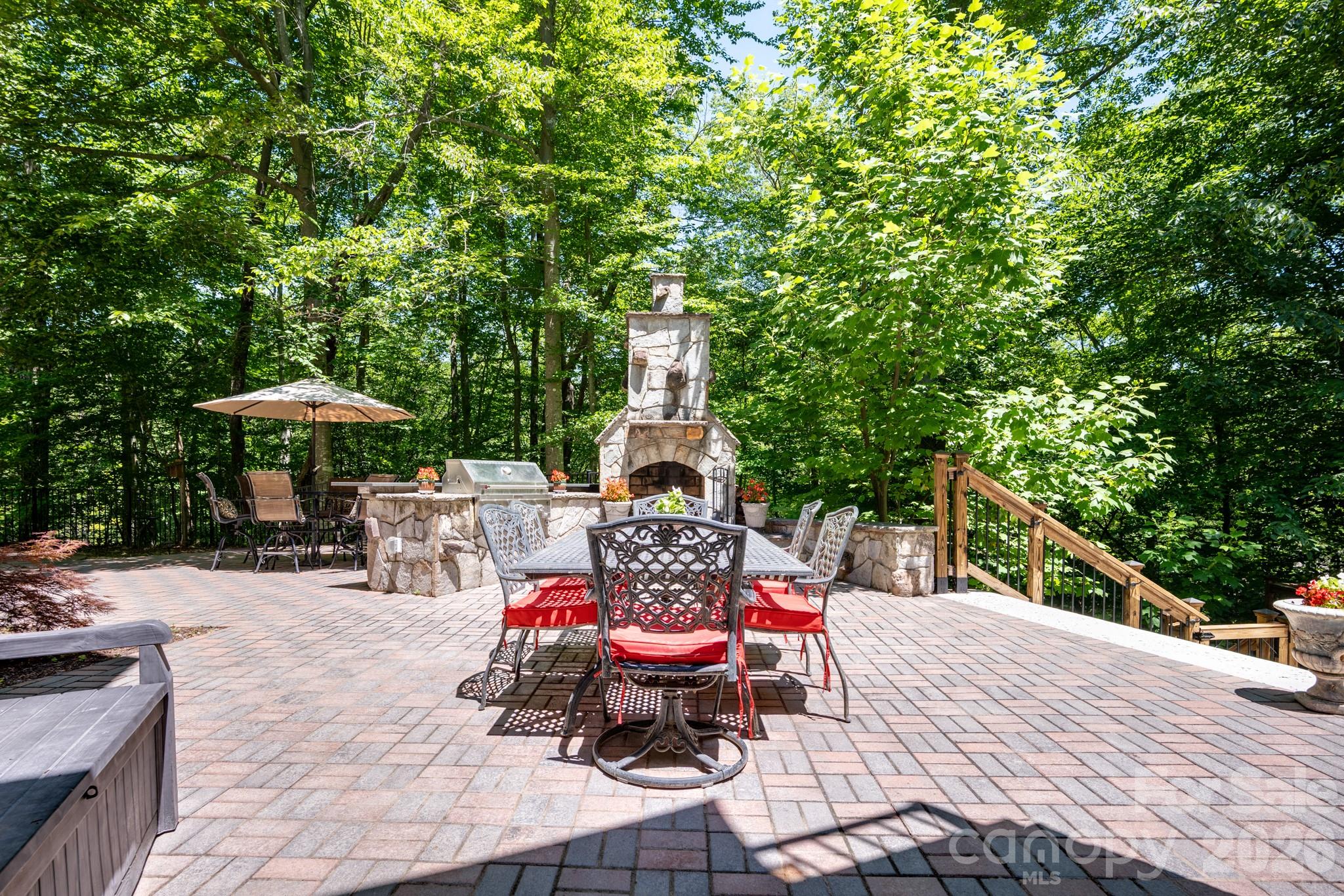 main property photo 40