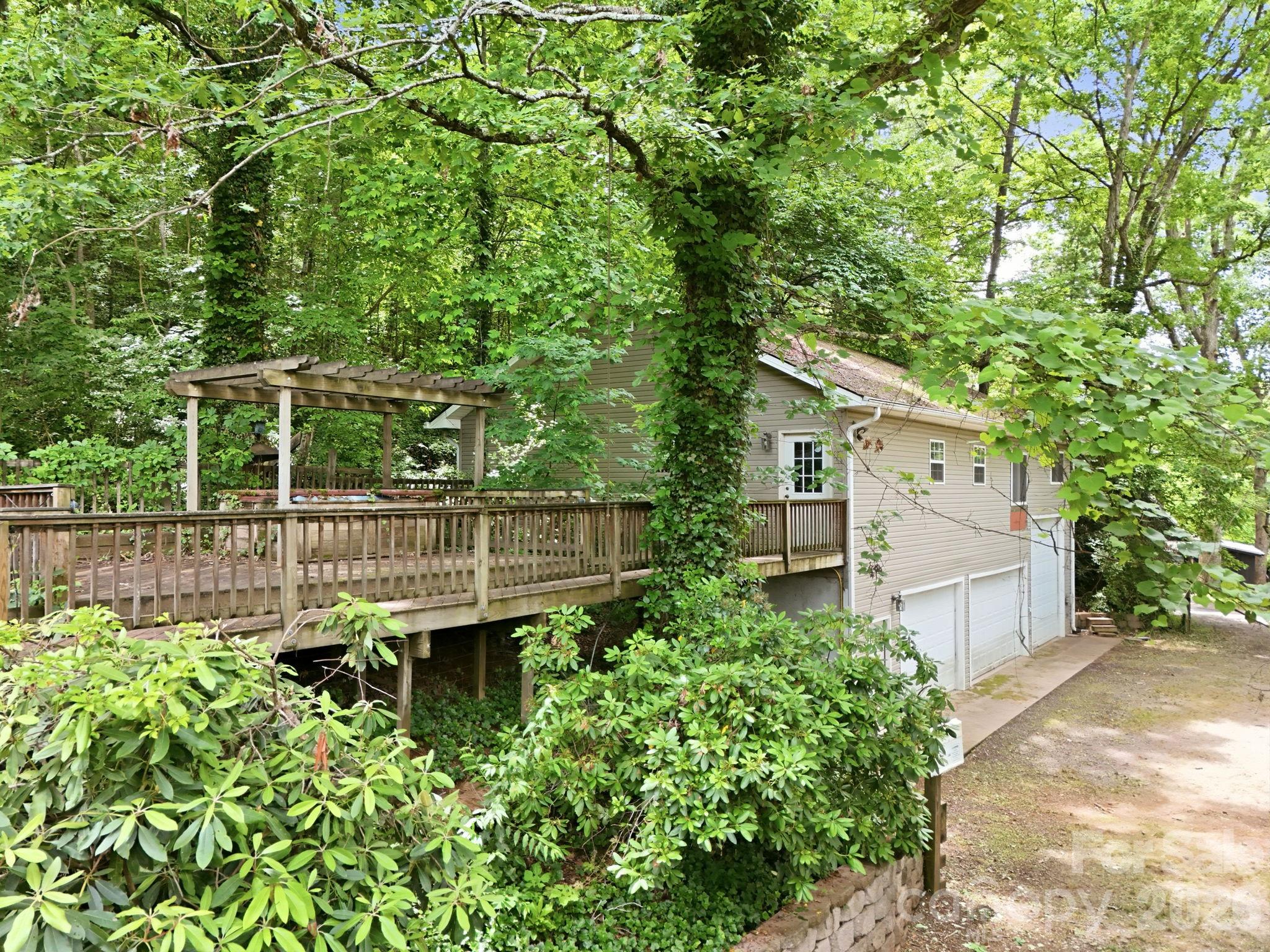 main property photo 10