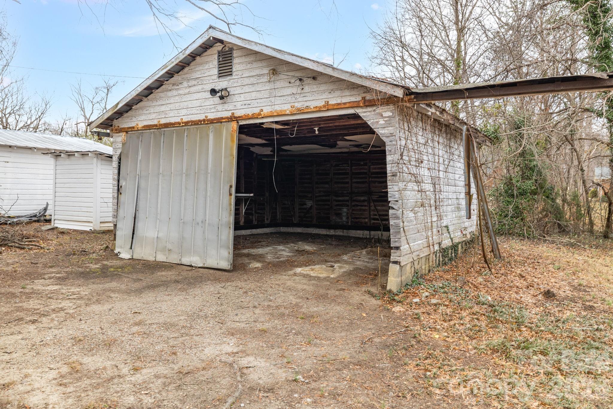main property photo 35
