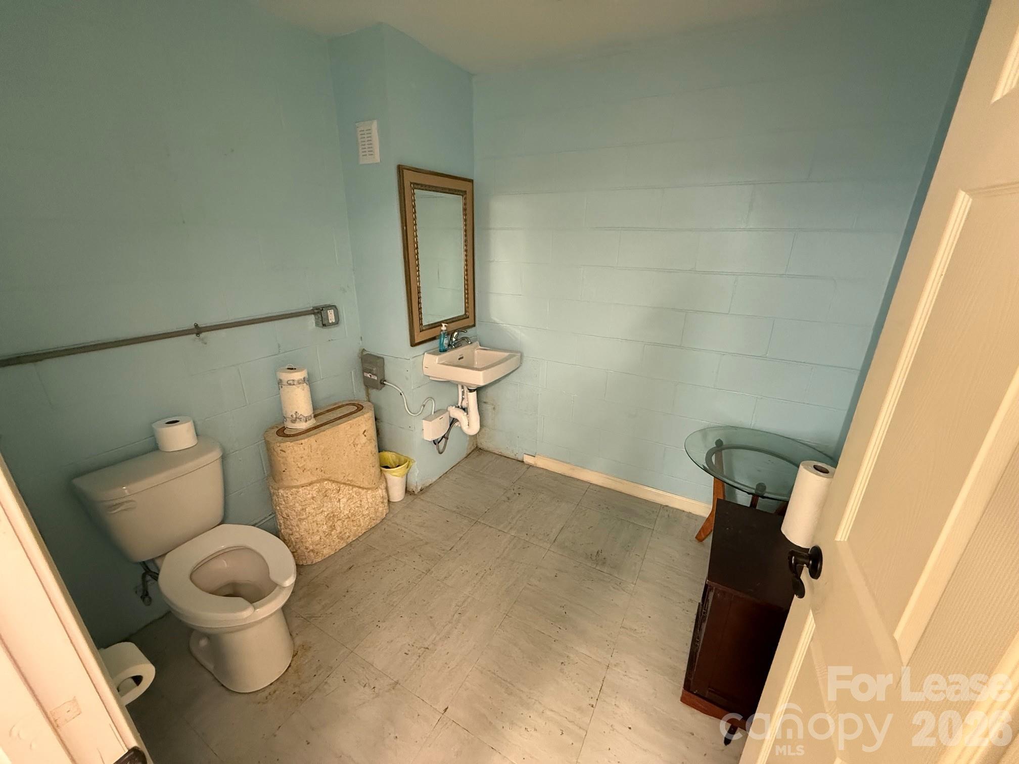 main property photo 6