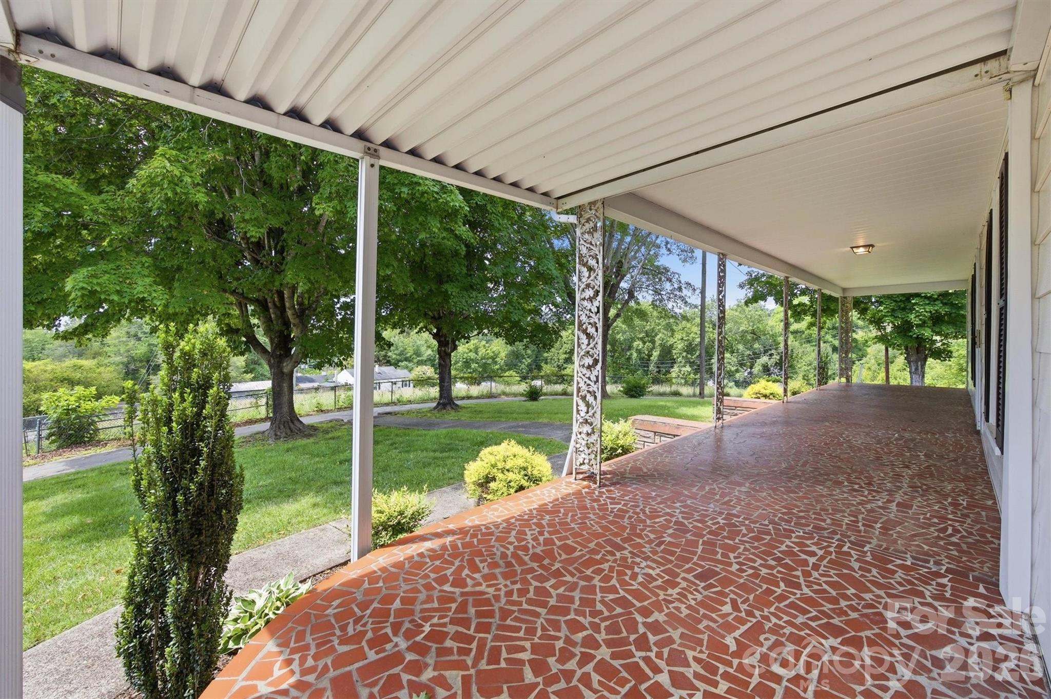 main property photo 13