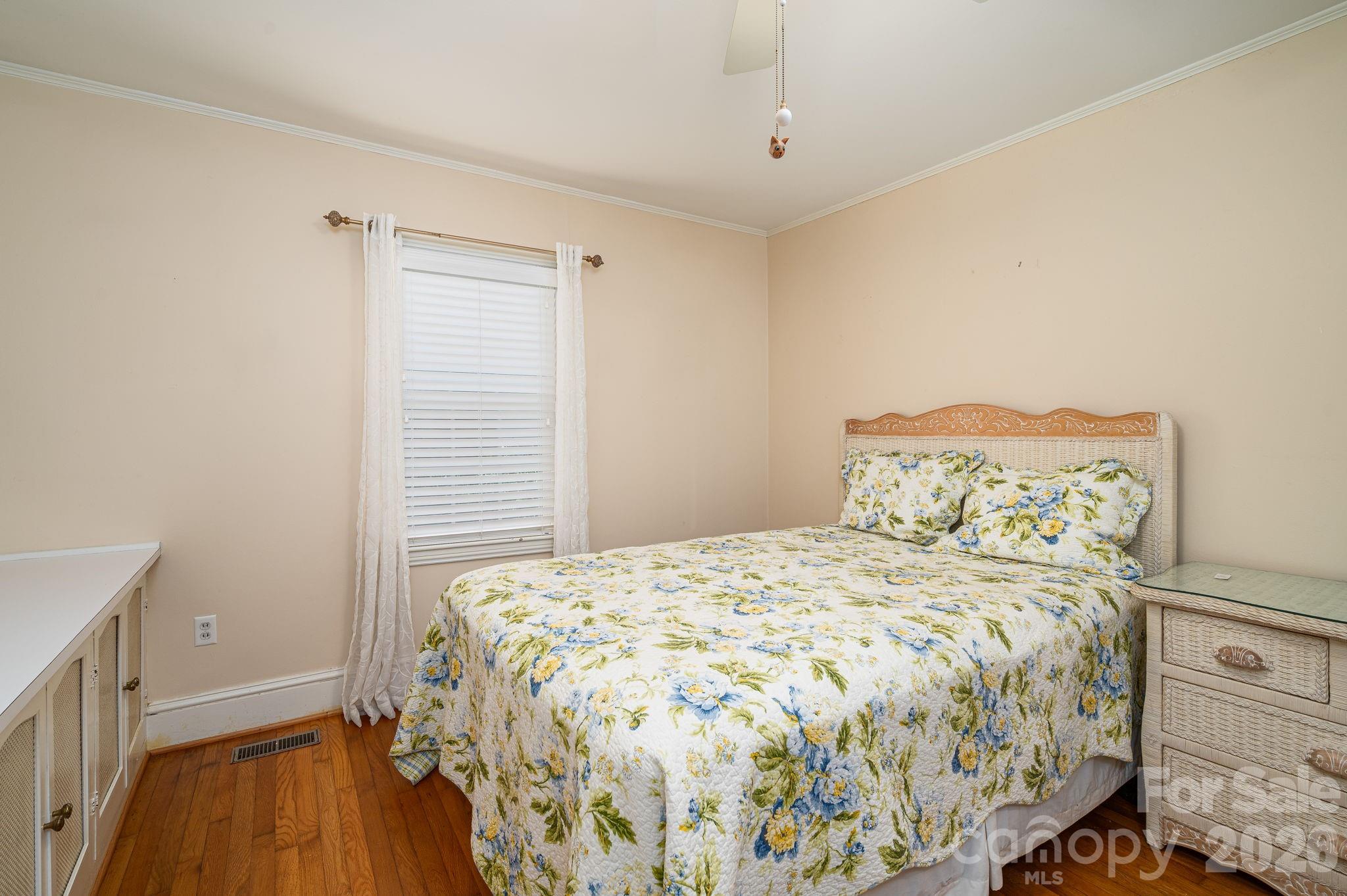 property viewer photo 16
