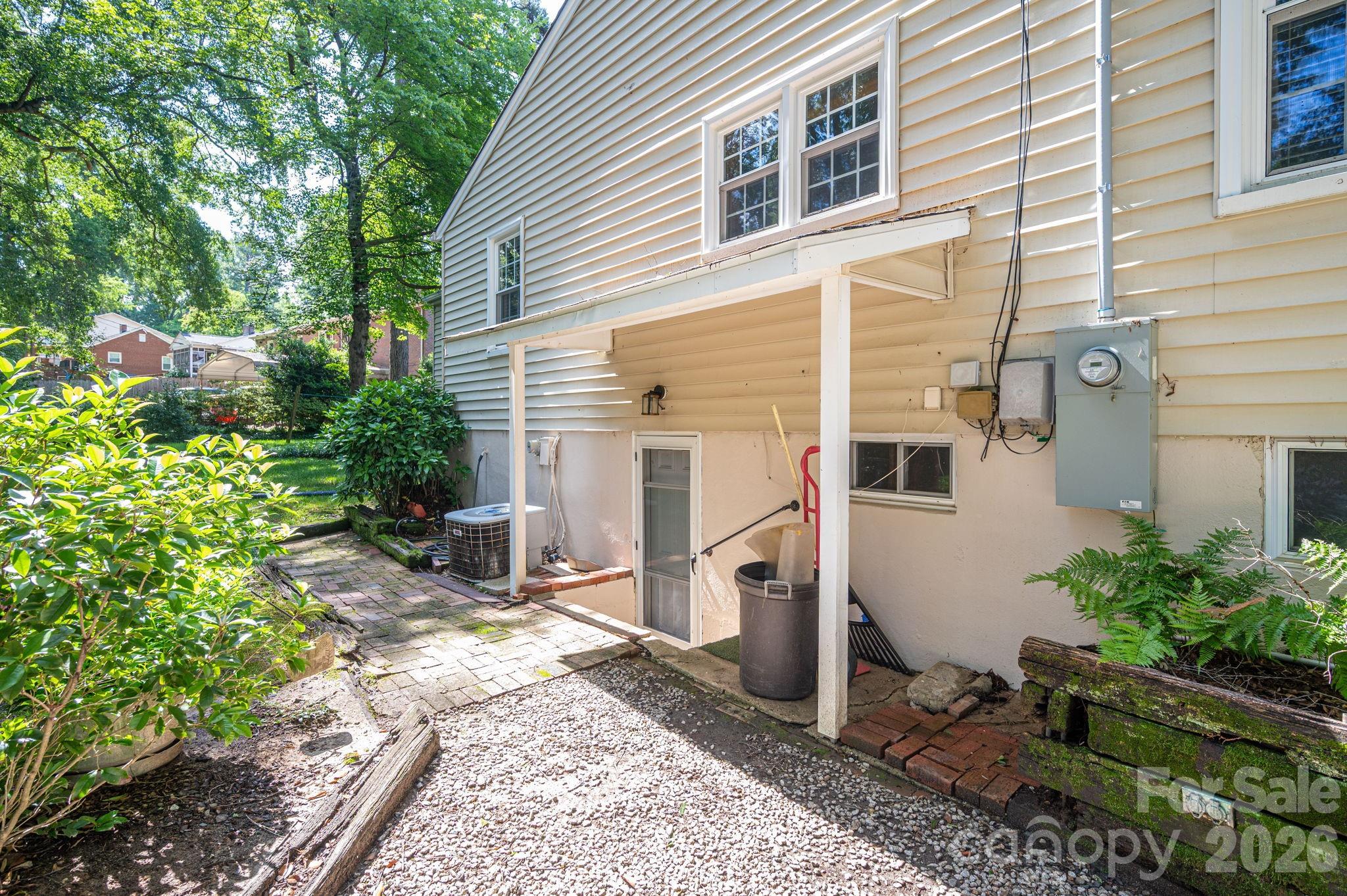 property viewer photo 35
