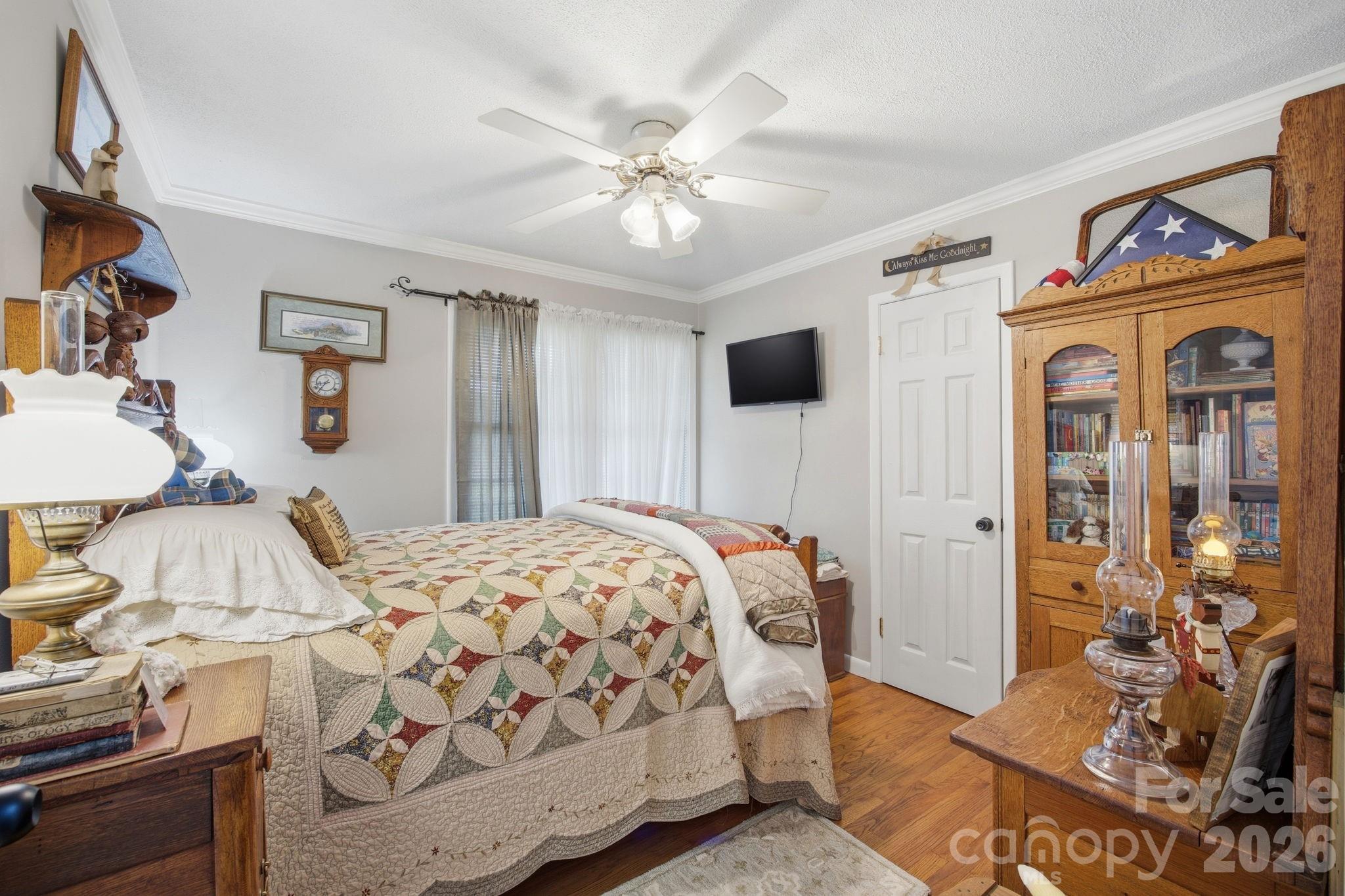 main property photo 30
