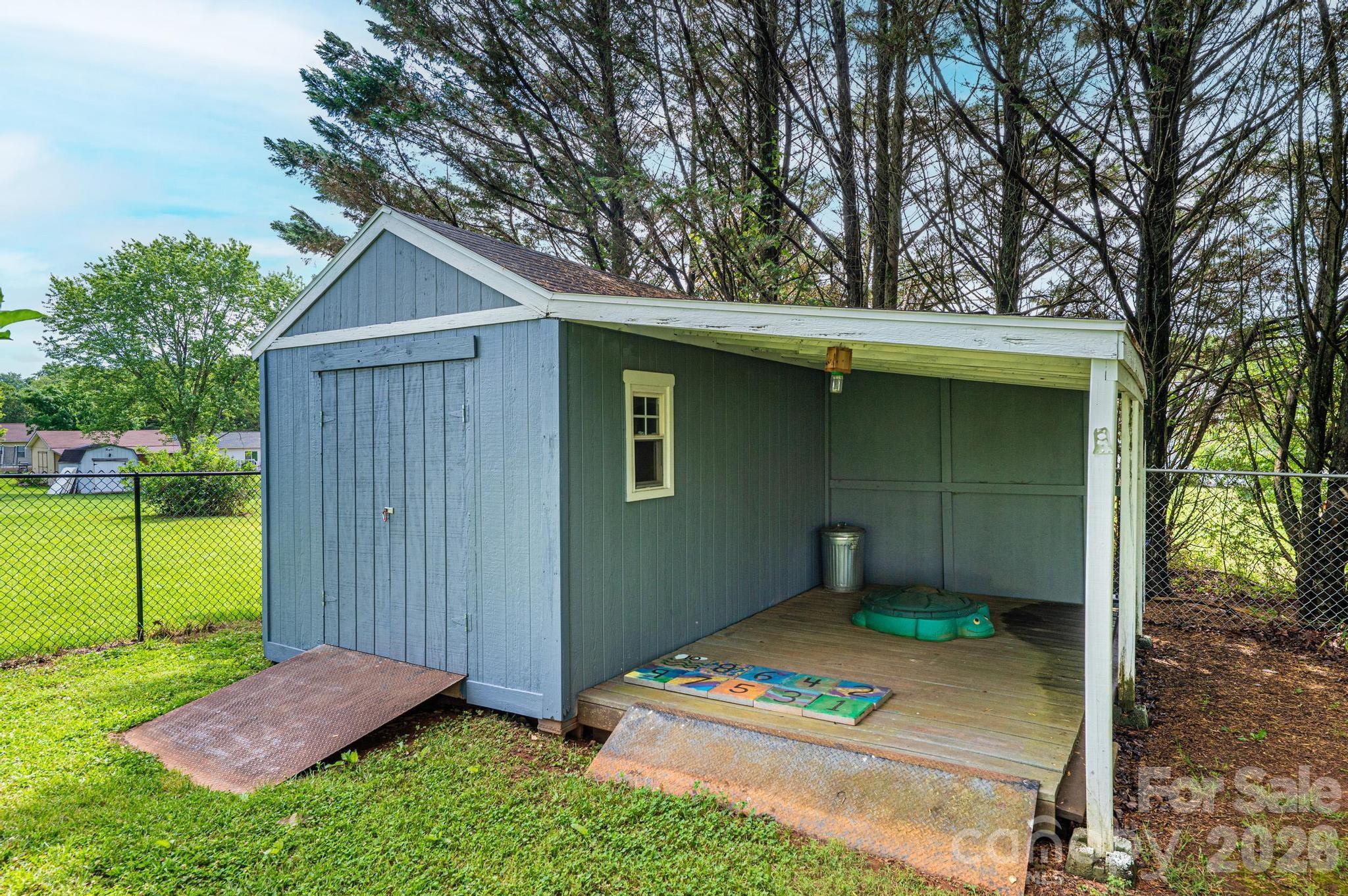 main property photo 30