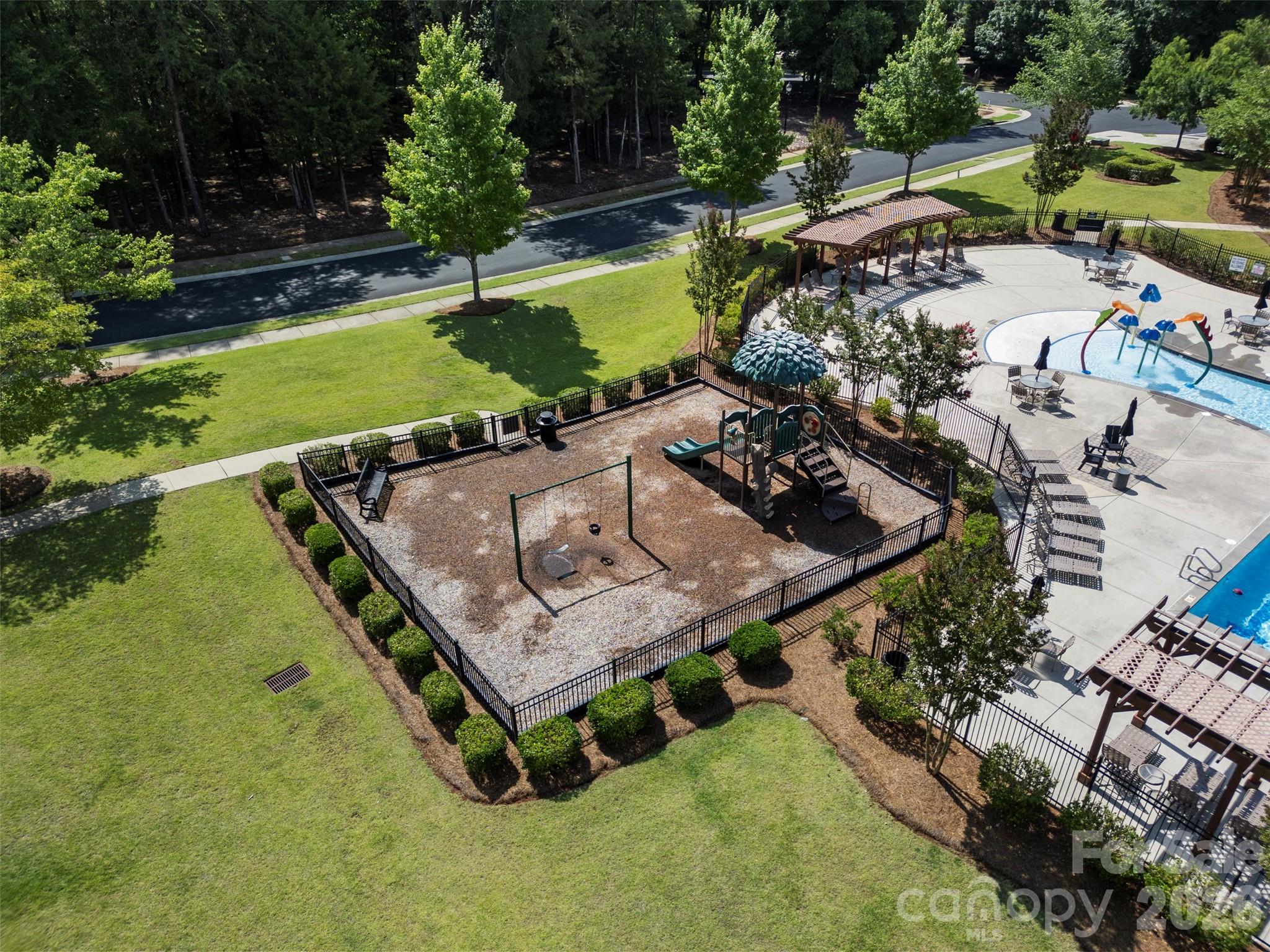 main property photo 40