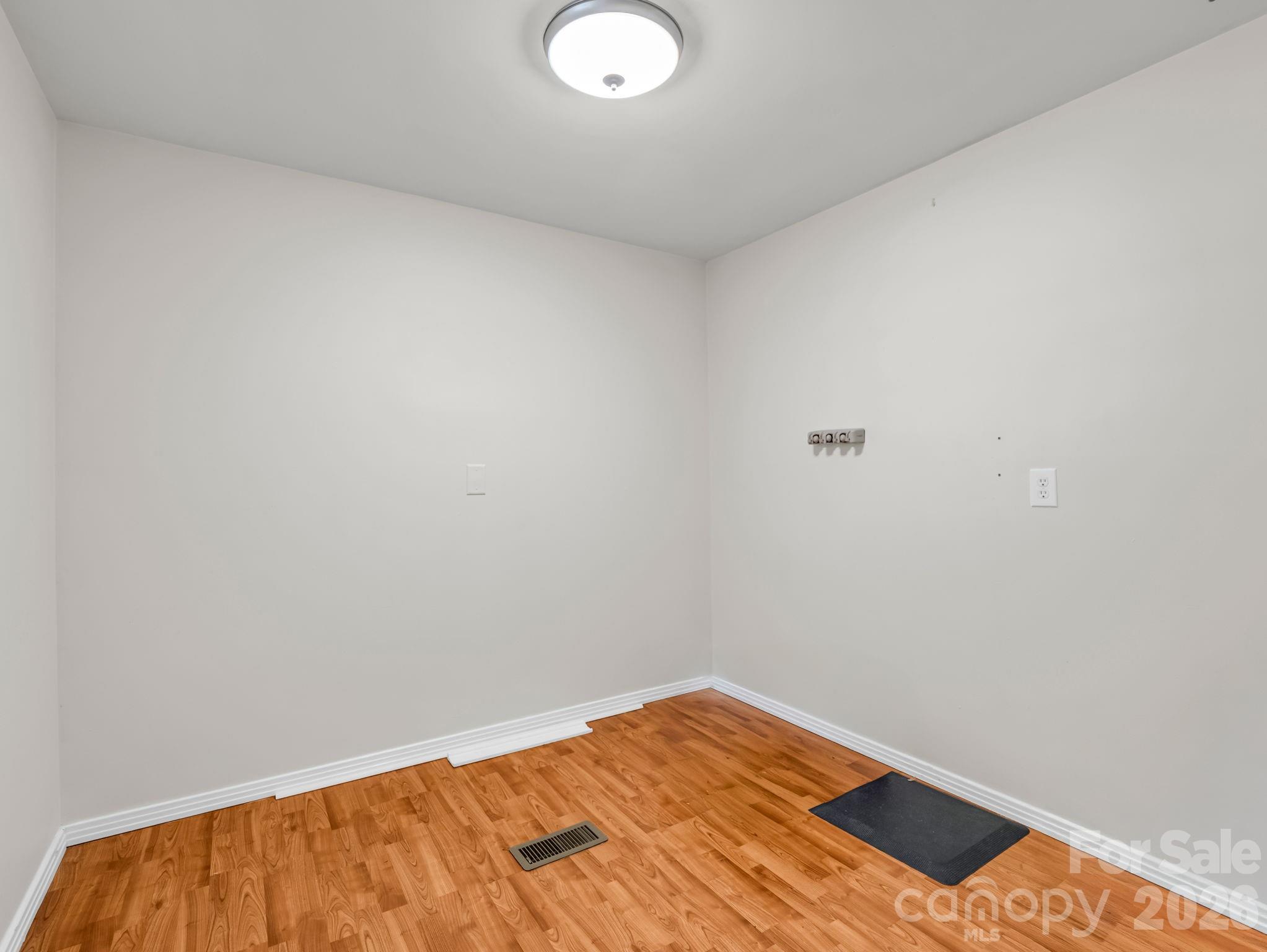 property viewer photo 12