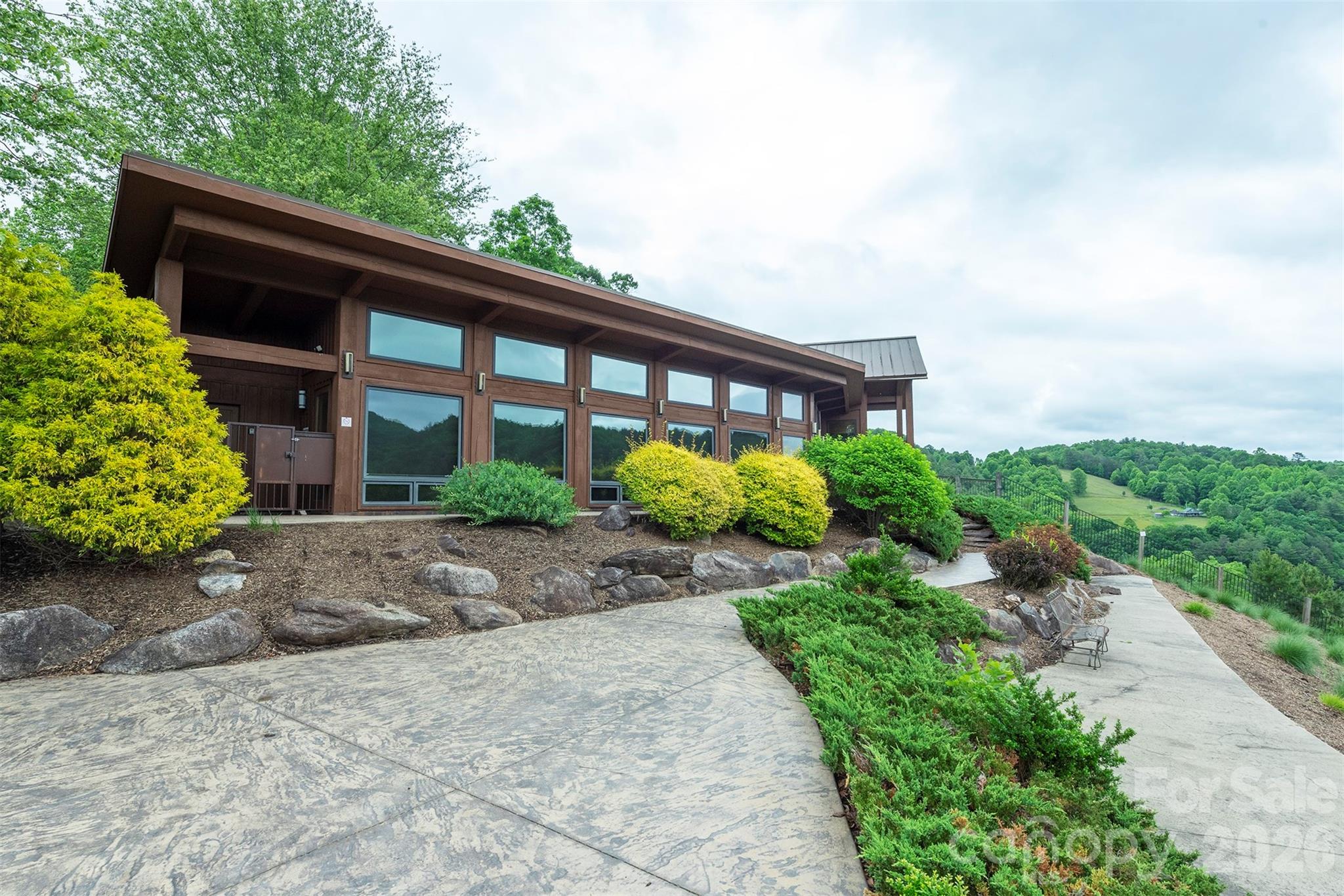 main property photo 14
