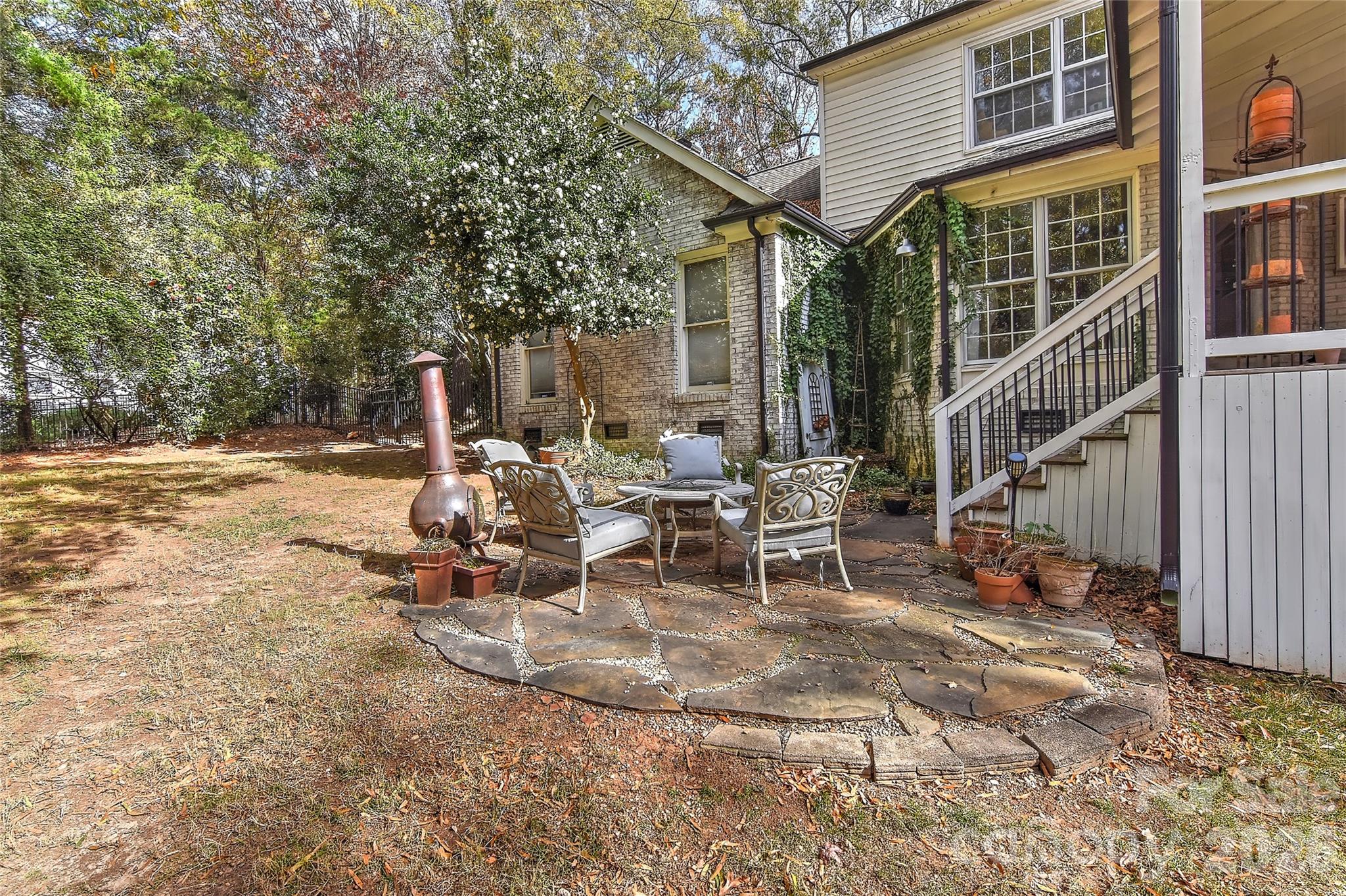 main property photo 40