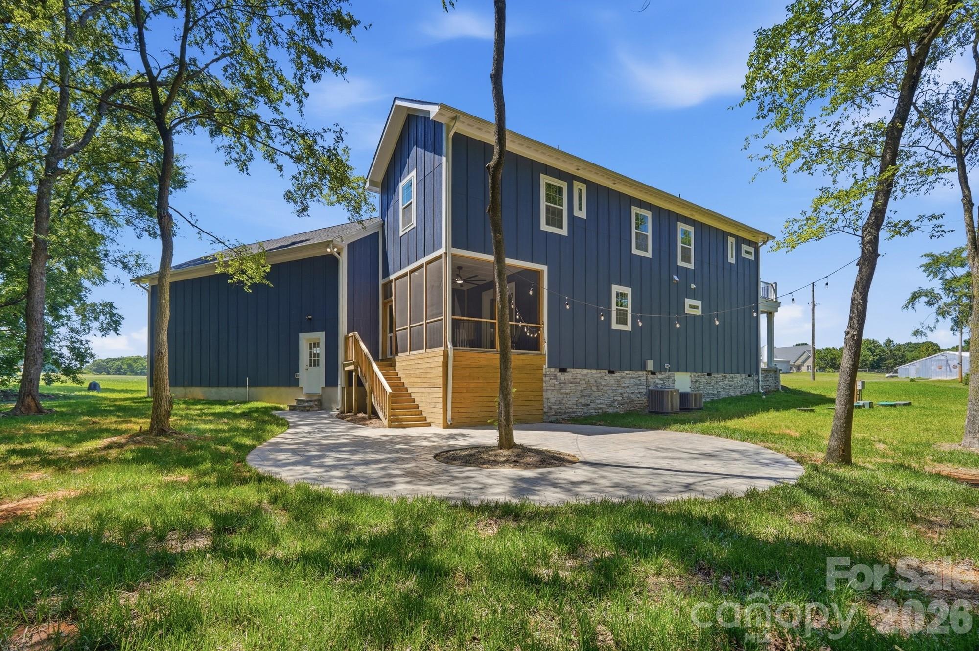 main property photo 40