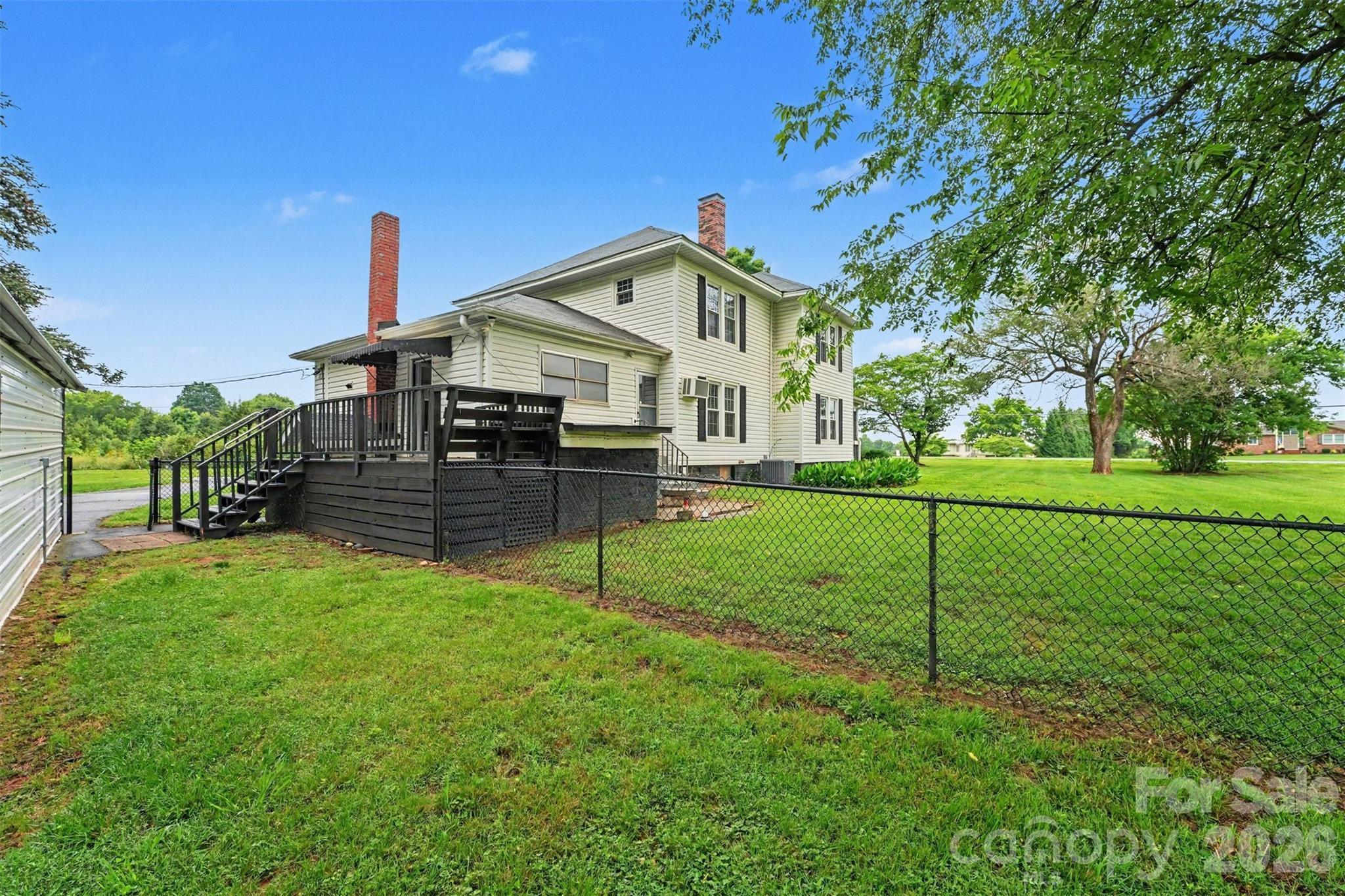 main property photo 28