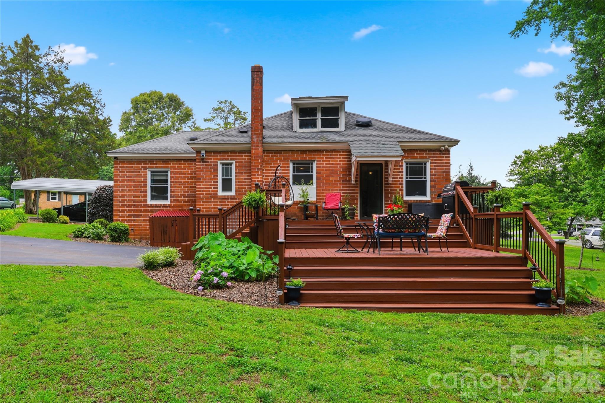 main property photo 28