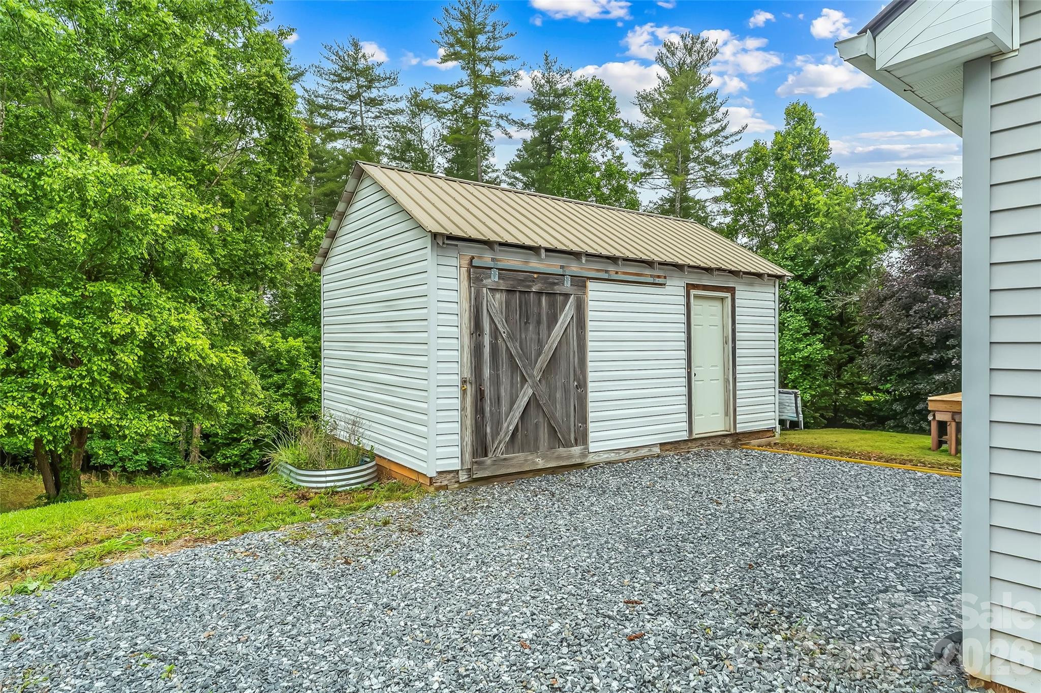 main property photo 20